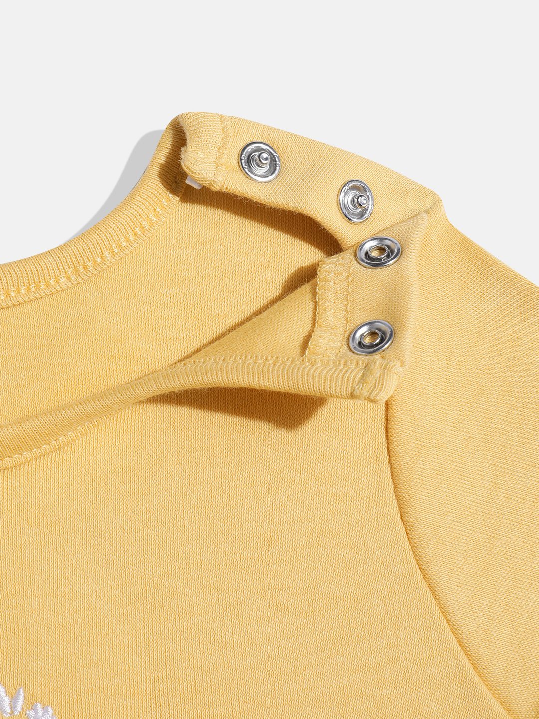 https://cdn.fynd.com/v2/falling-surf-7c8bb8/fyprod/wrkr/products/pictures/item/free/original/000000410405165001/Ei1bOeoNsly-GG25026_5.jpg