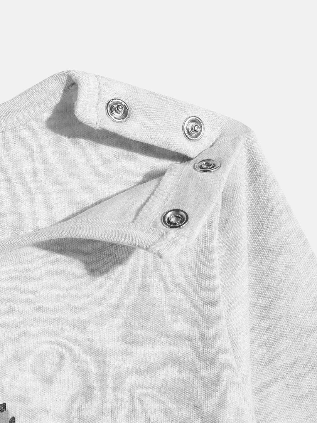 https://cdn.fynd.com/v2/falling-surf-7c8bb8/fyprod/wrkr/products/pictures/item/free/original/000000410405182001/xG7XM32YqfE-GG25083_5.jpg
