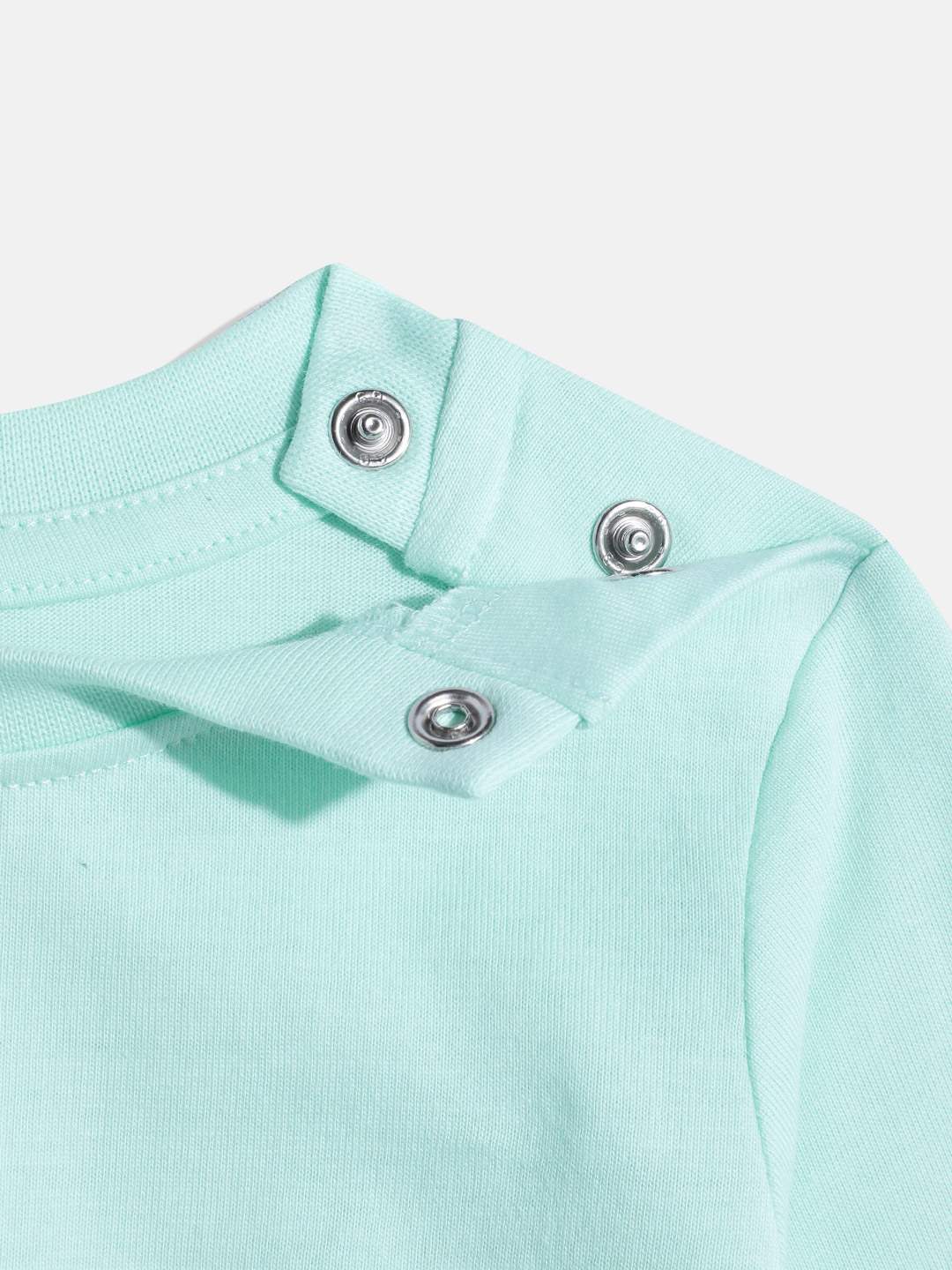 https://cdn.fynd.com/v2/falling-surf-7c8bb8/fyprod/wrkr/products/pictures/item/free/original/000000410405192001/dDihIxIJ77k-GG25137_5.jpg