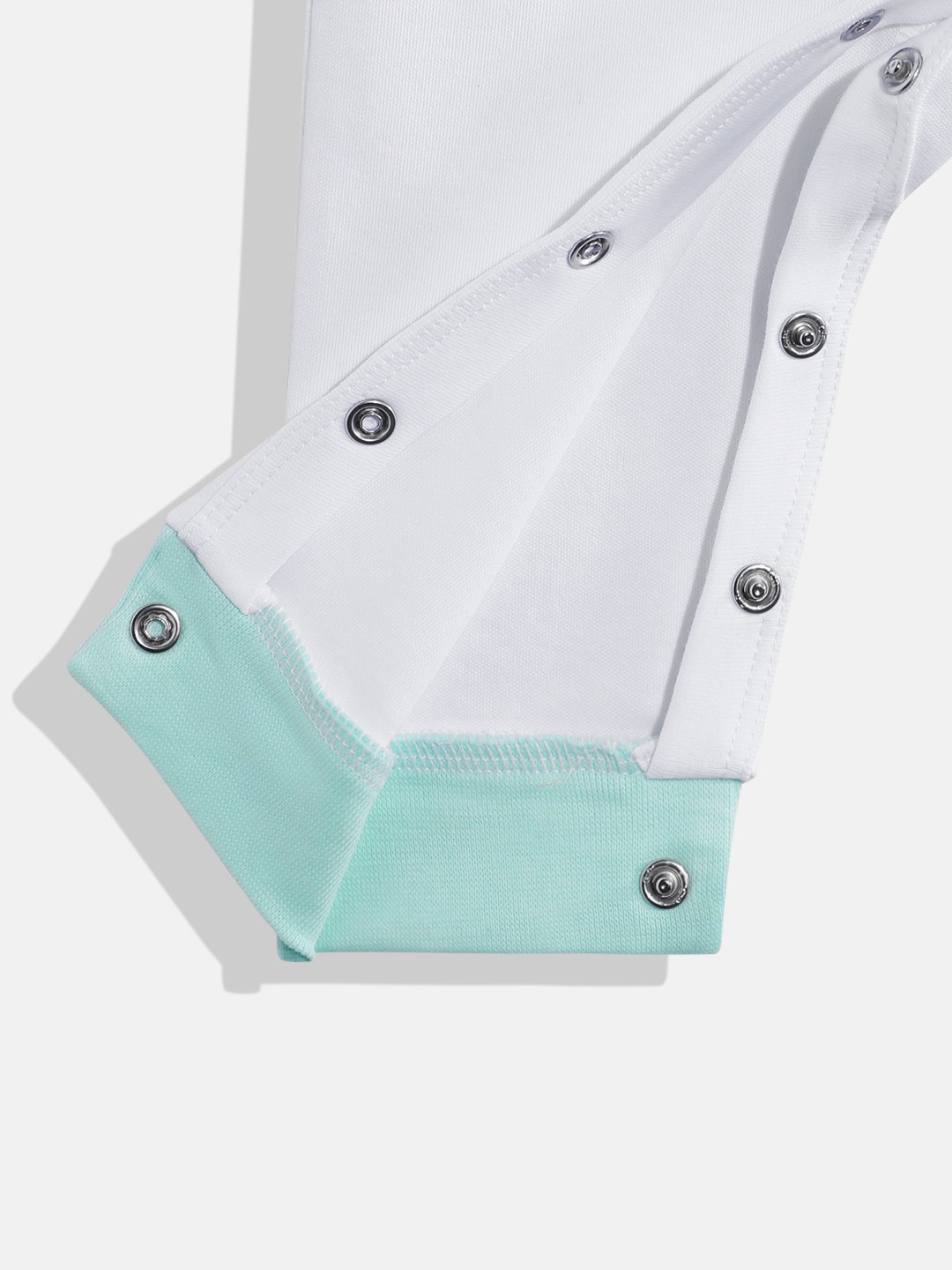 https://cdn.fynd.com/v2/falling-surf-7c8bb8/fyprod/wrkr/products/pictures/item/free/original/000000410405220001/0n10NhaDF7-410405220001_5.jpg