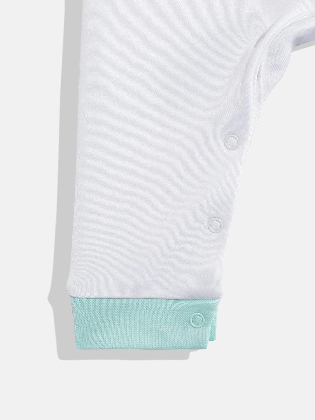 https://cdn.fynd.com/v2/falling-surf-7c8bb8/fyprod/wrkr/products/pictures/item/free/original/000000410405220001/KHThMbKqhP-410405220001_4.jpg
