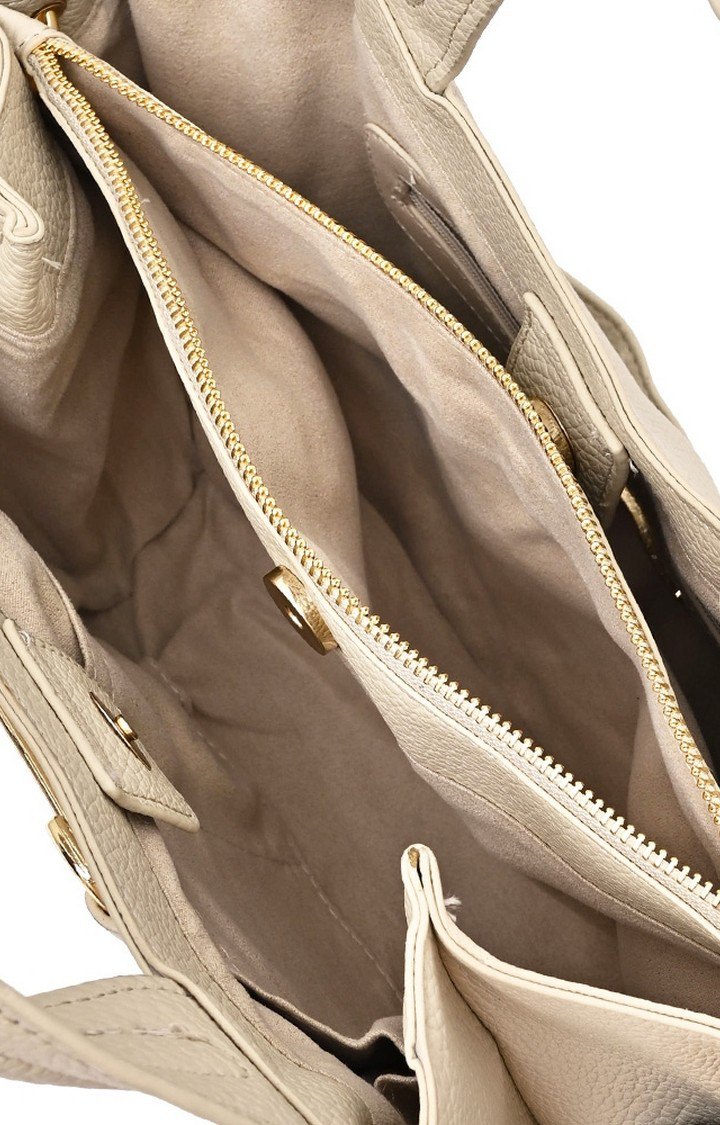 Bvivi White Handbags