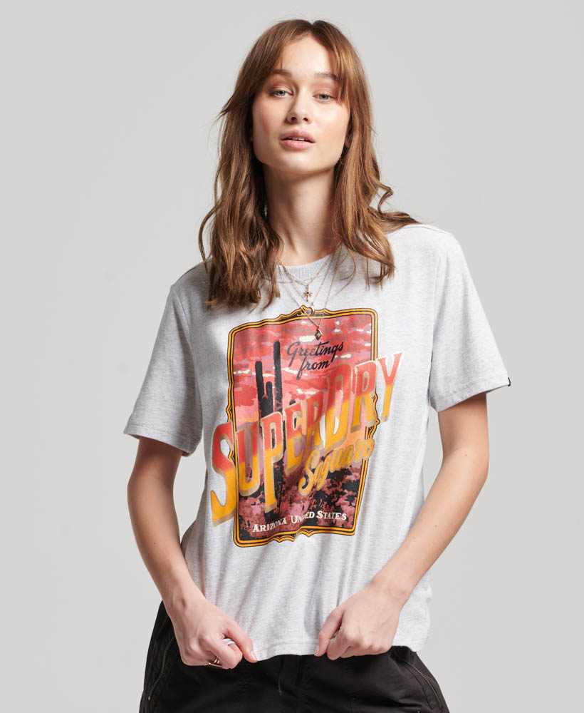 TRAVEL SOUVENIR GRAPHIC TEE
