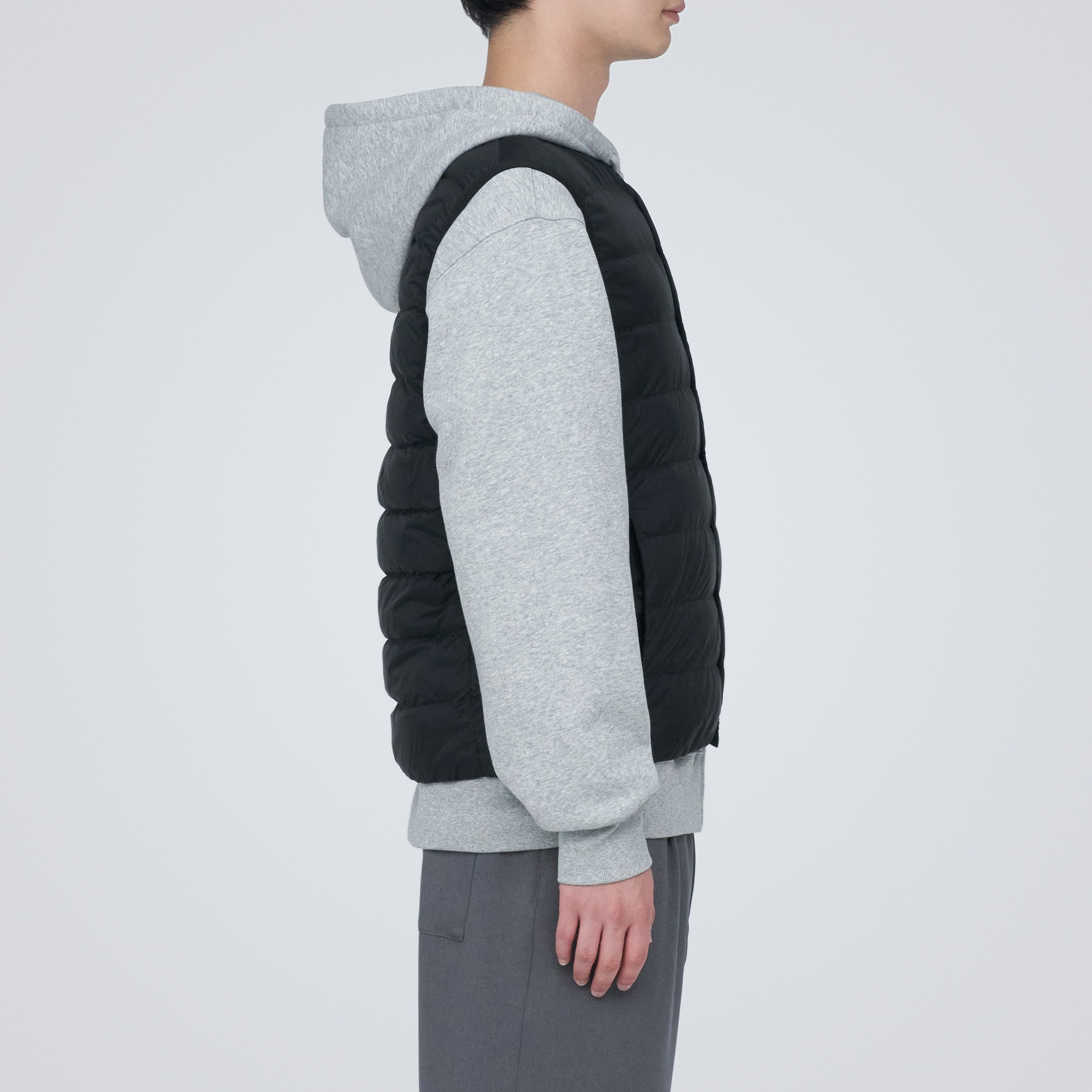 MUJI | Light weight pocketable Collarless down vest