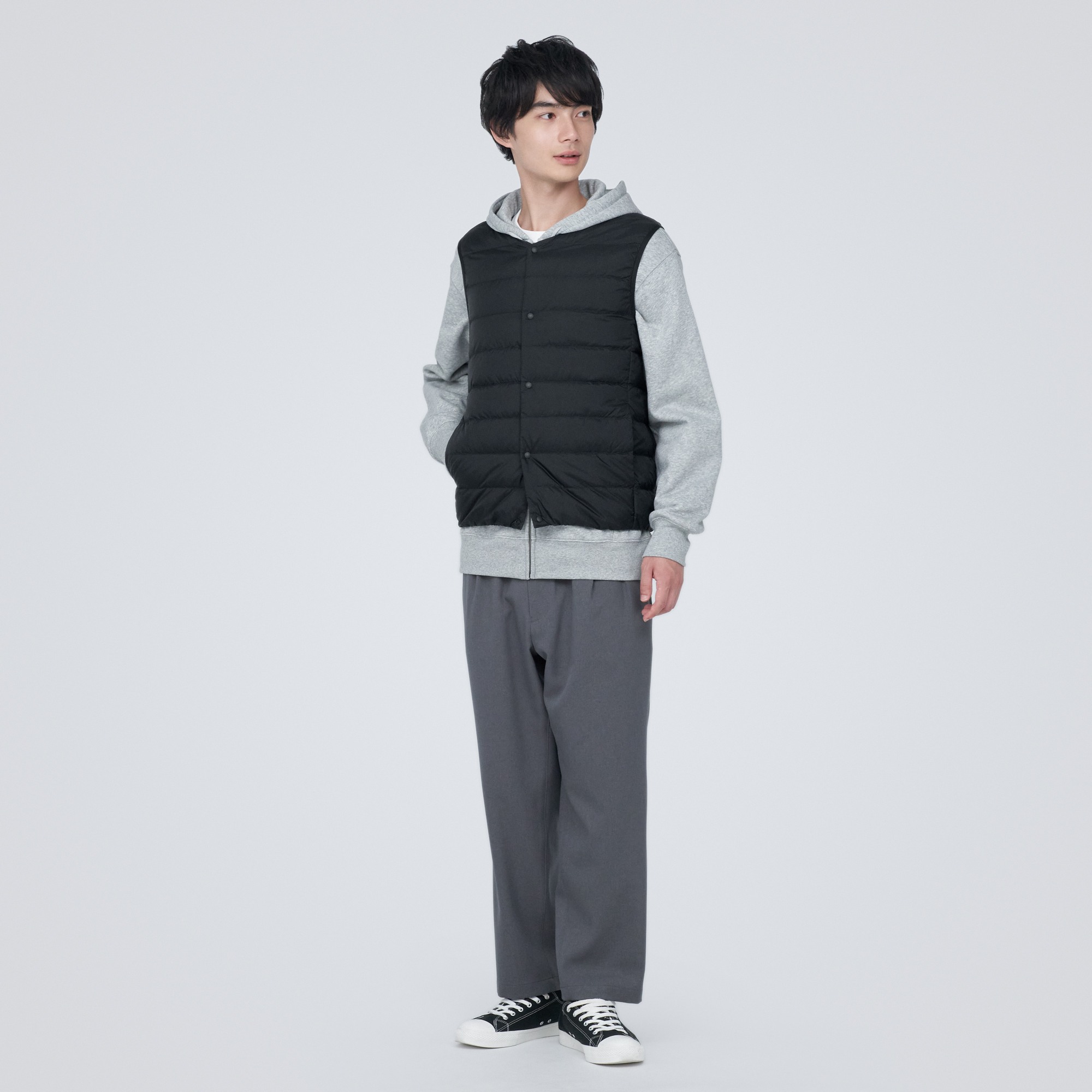 MUJI | Light weight pocketable Collarless down vest