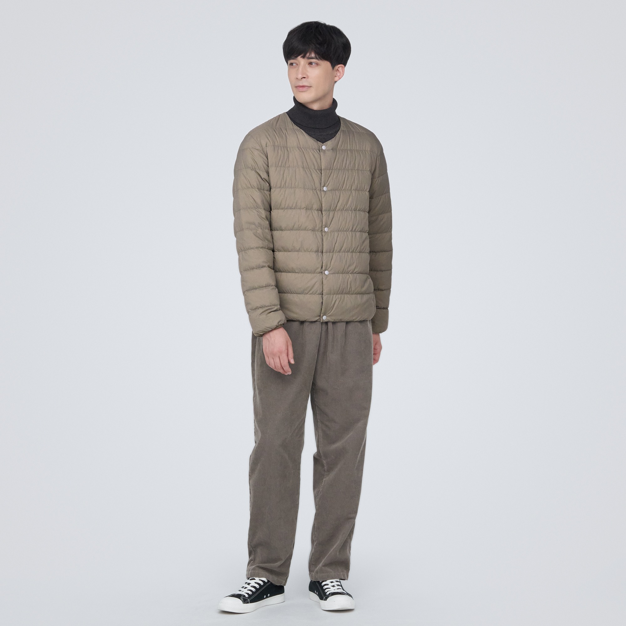 Light weight pocketable Collarless down jacket