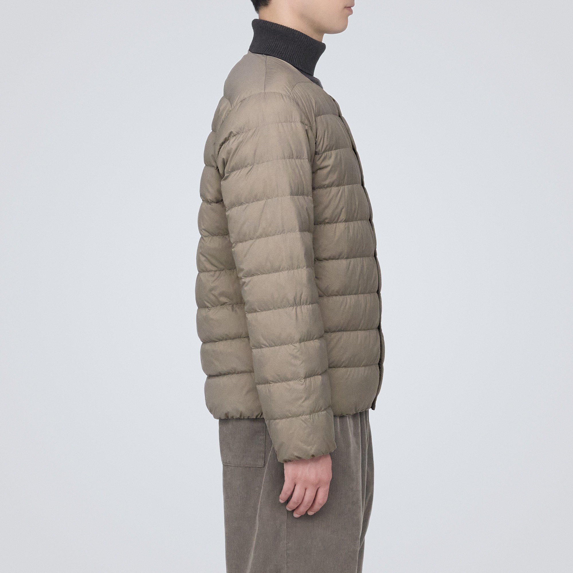 Light weight pocketable Collarless down jacket