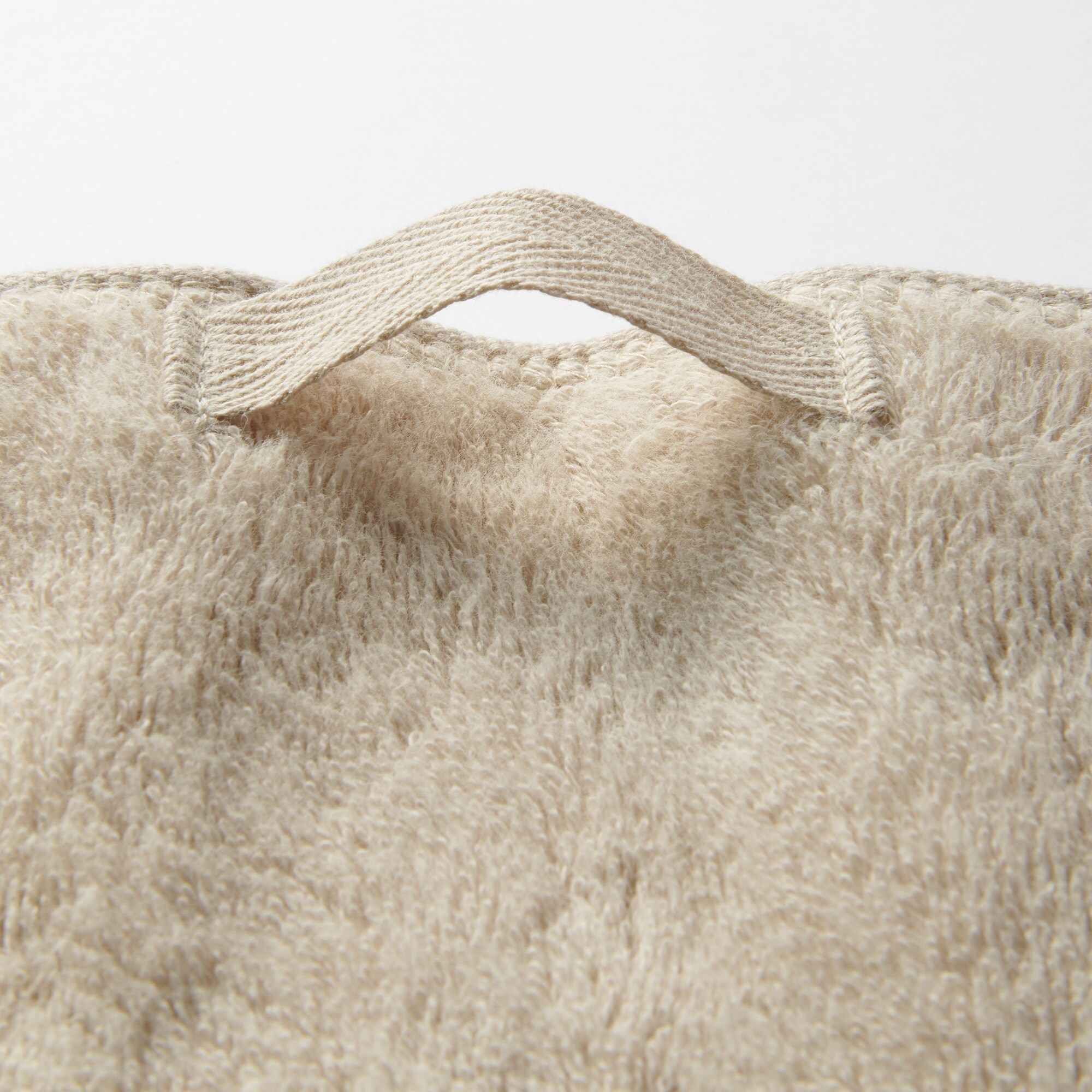 PILE SMALL BATH TOWEL WITH FURTHER OPTION AND LOOP