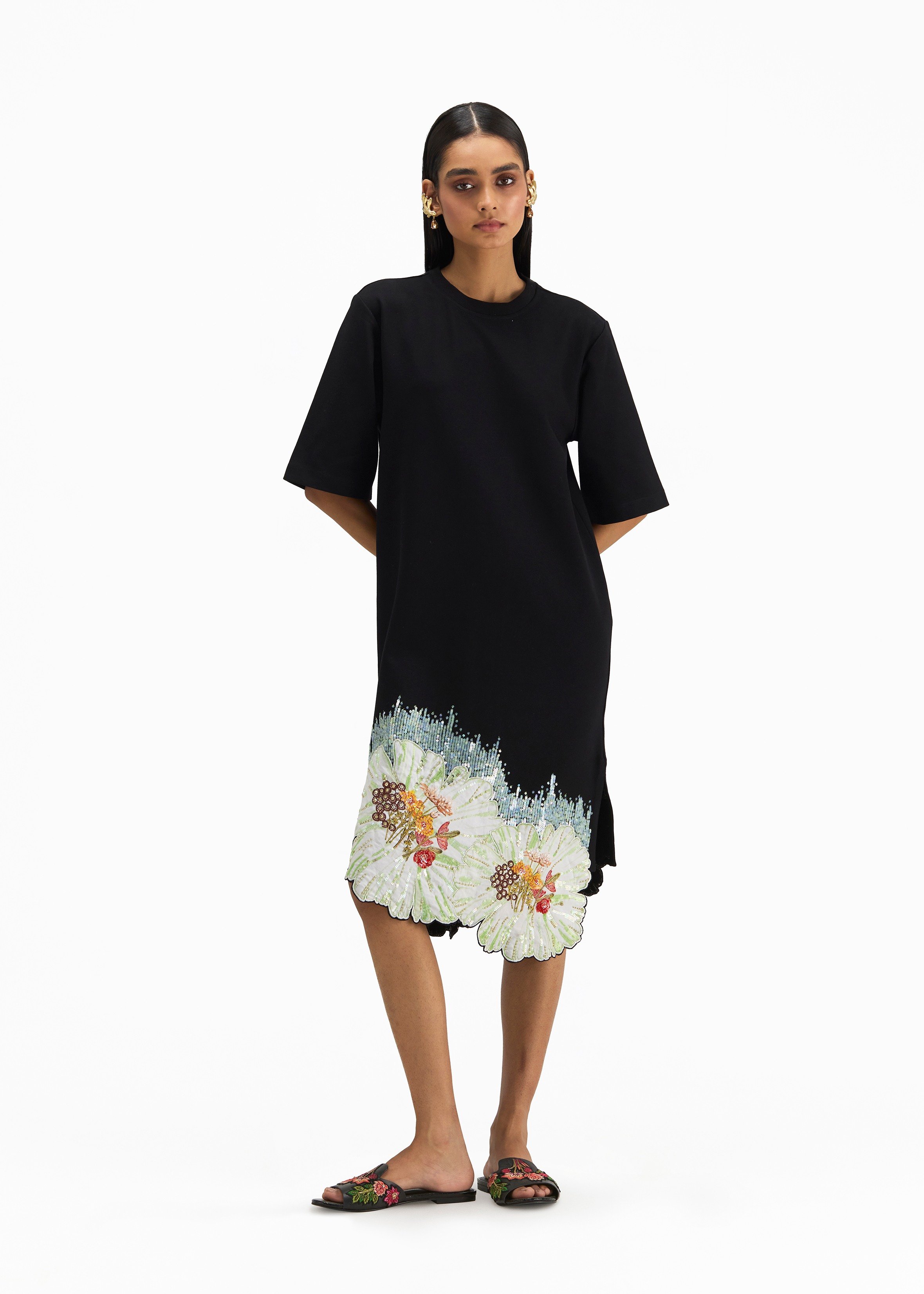 Knitted Tee Dress With Carnation Patch