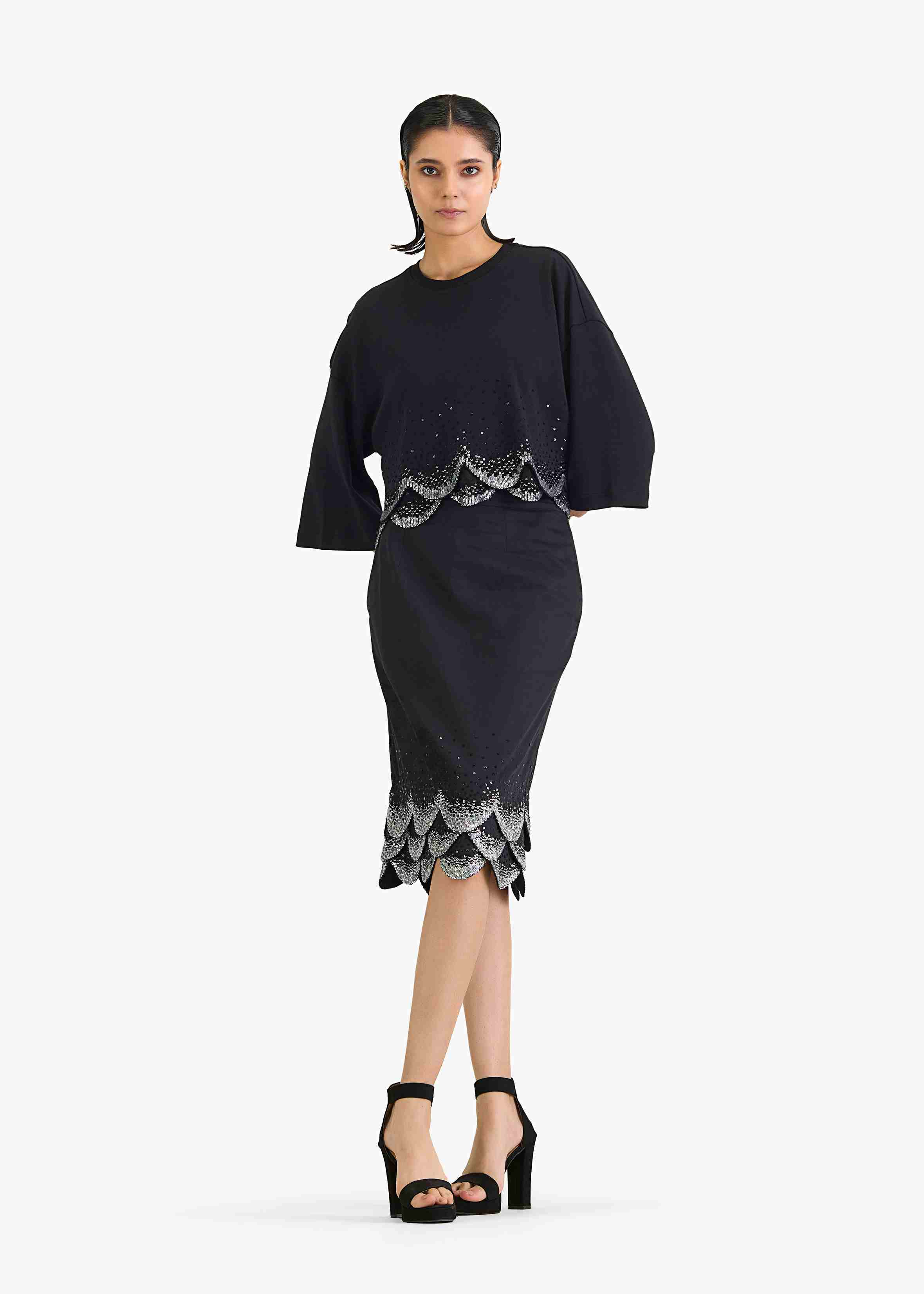 Embroidered black pencil skirt with scallop emb