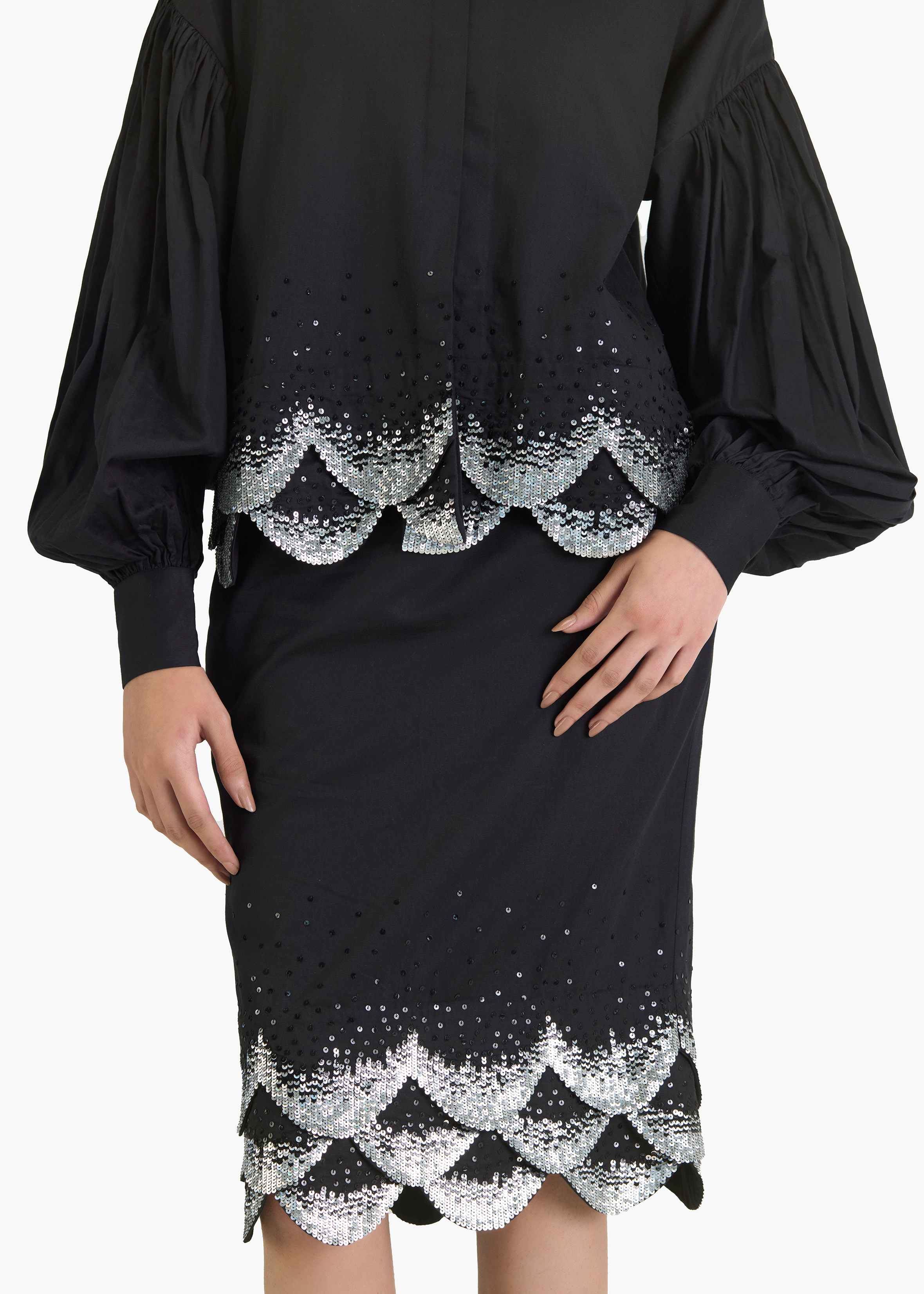 Embroidered black pencil skirt with scallop emb