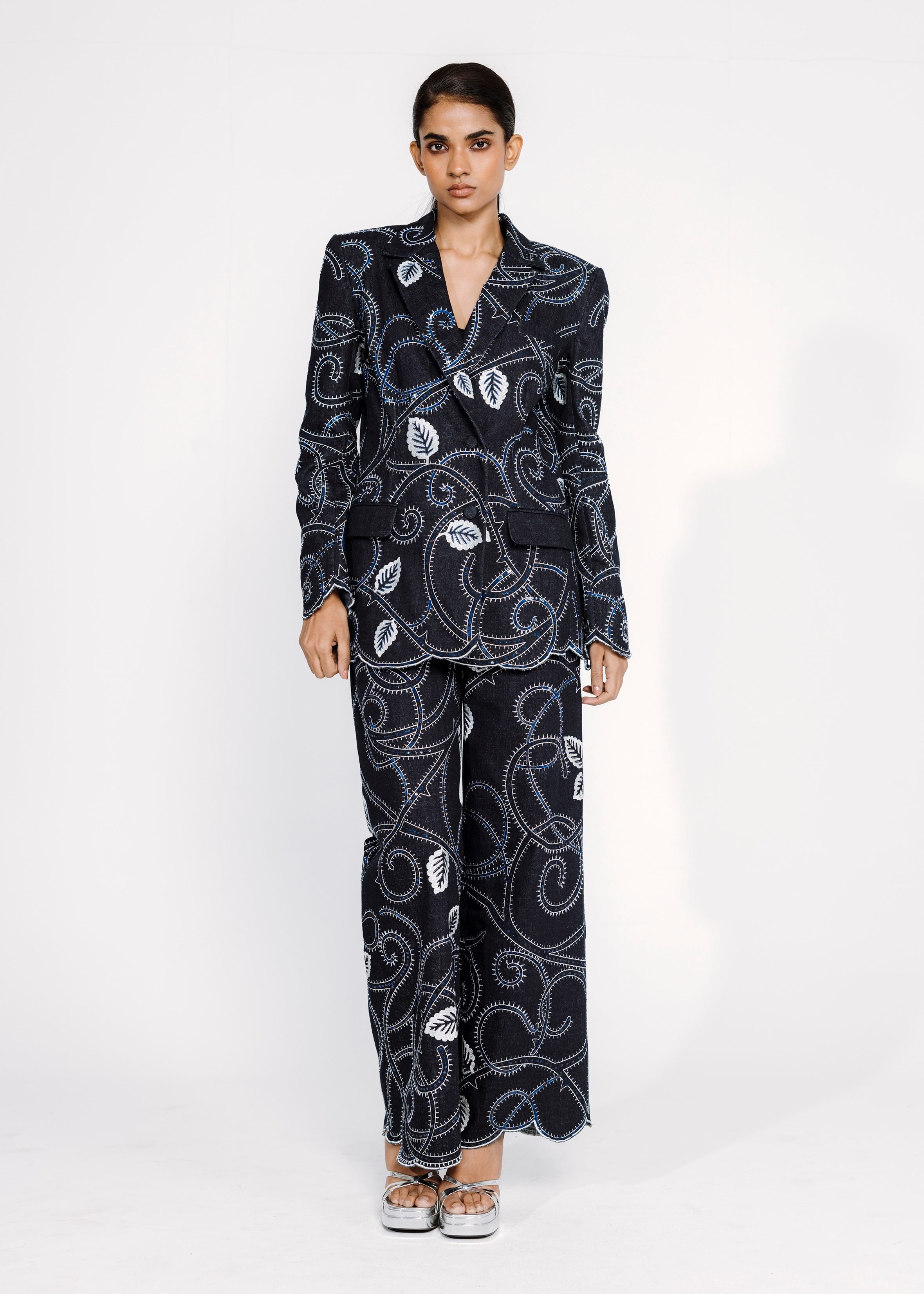 Scalloped Pants With Embroidery