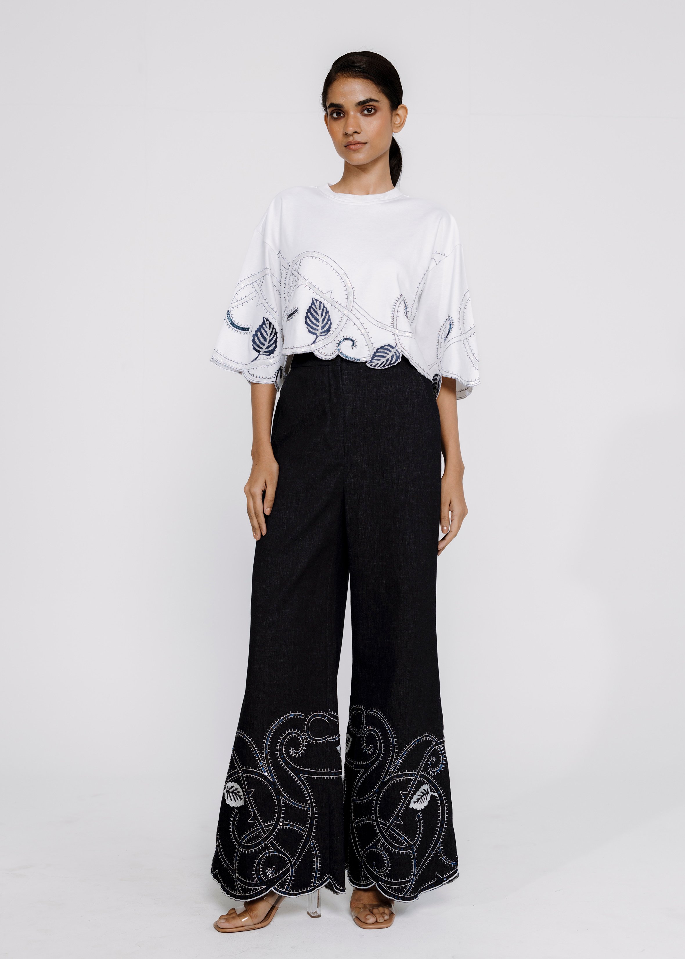 Scallop tendril Embroidery Hem T Shirt