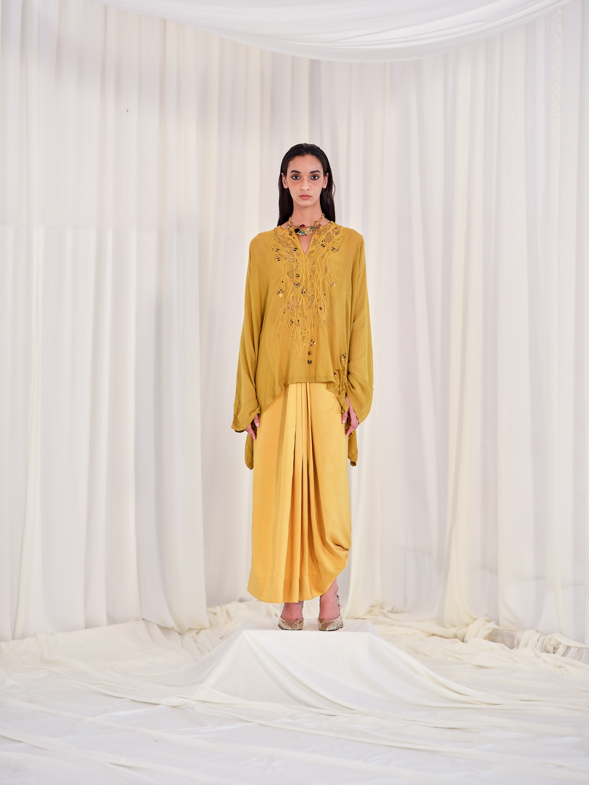 ak-ok | EMBROIDERED KURTA WITH CROP TOP AND SKIRT