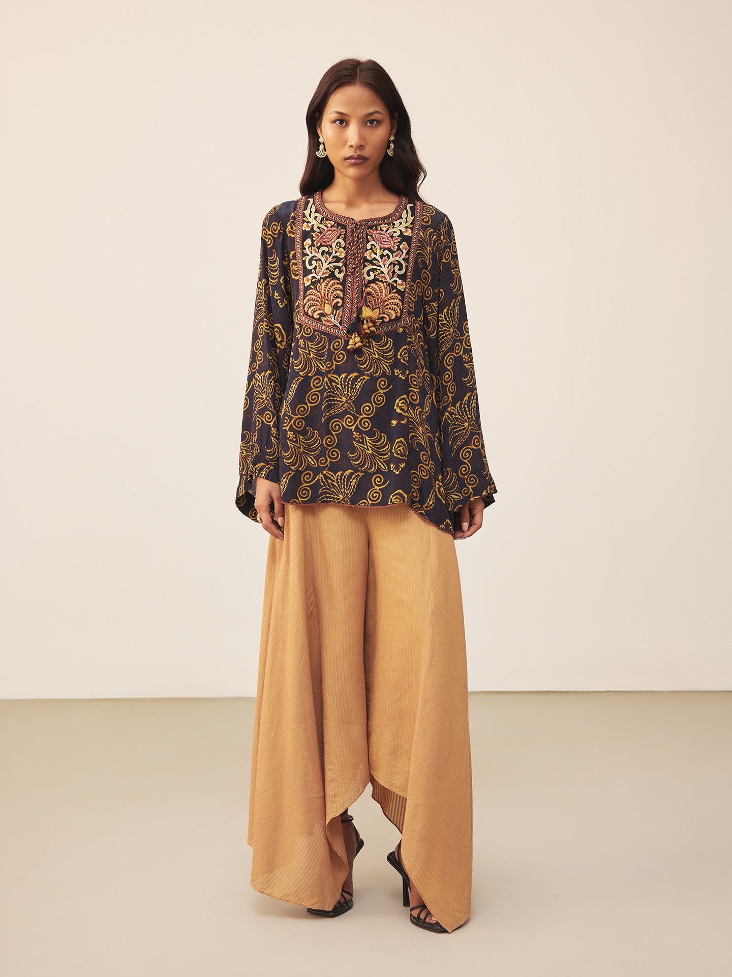 Black Aplooza Kurti