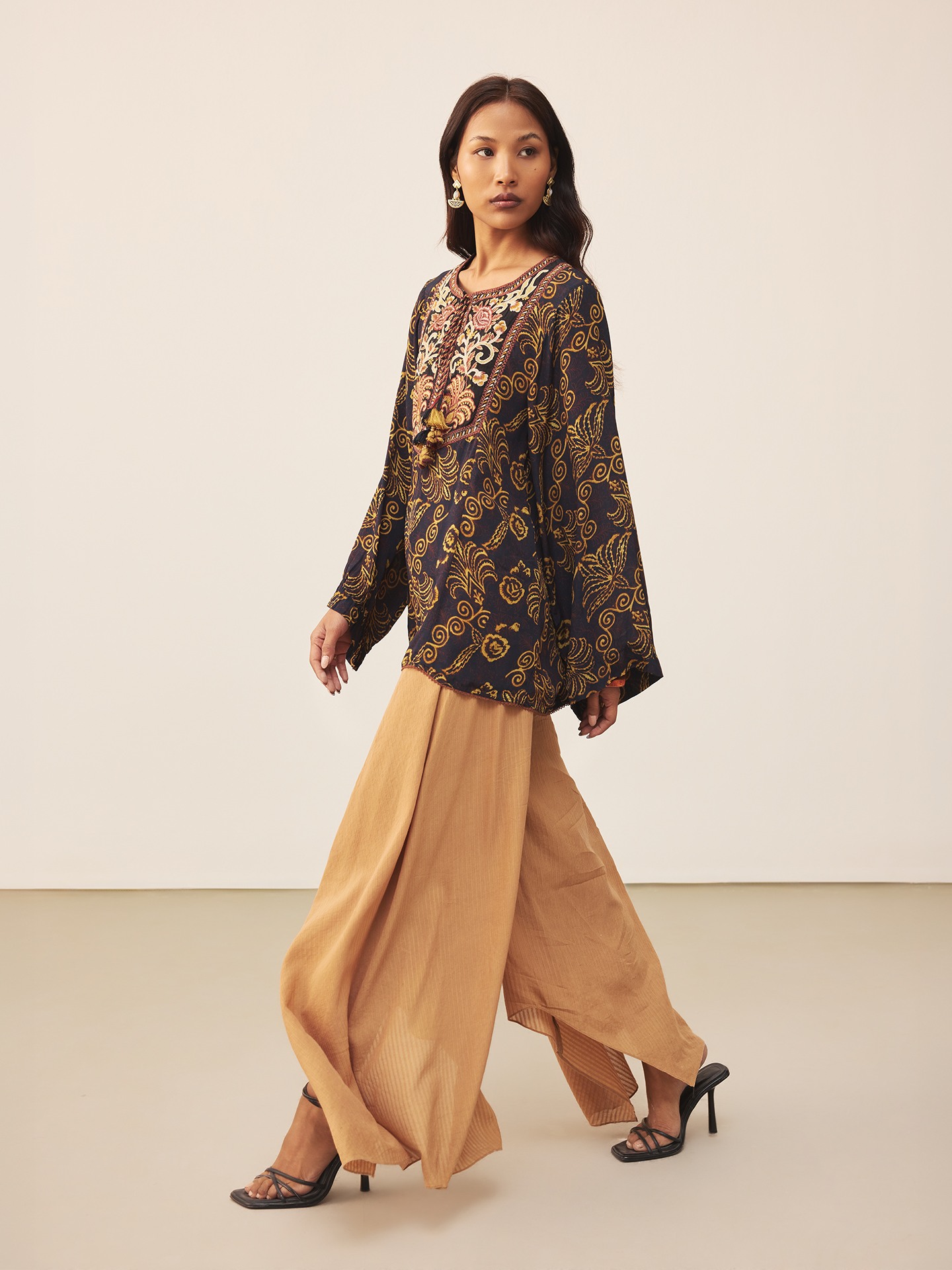 Black Aplooza Kurti