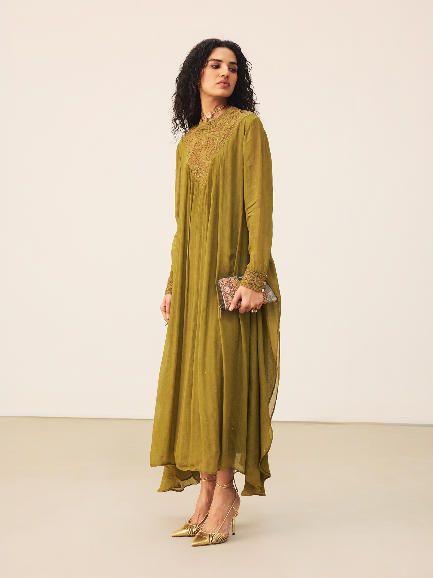 Olive Naqsh Kaftan