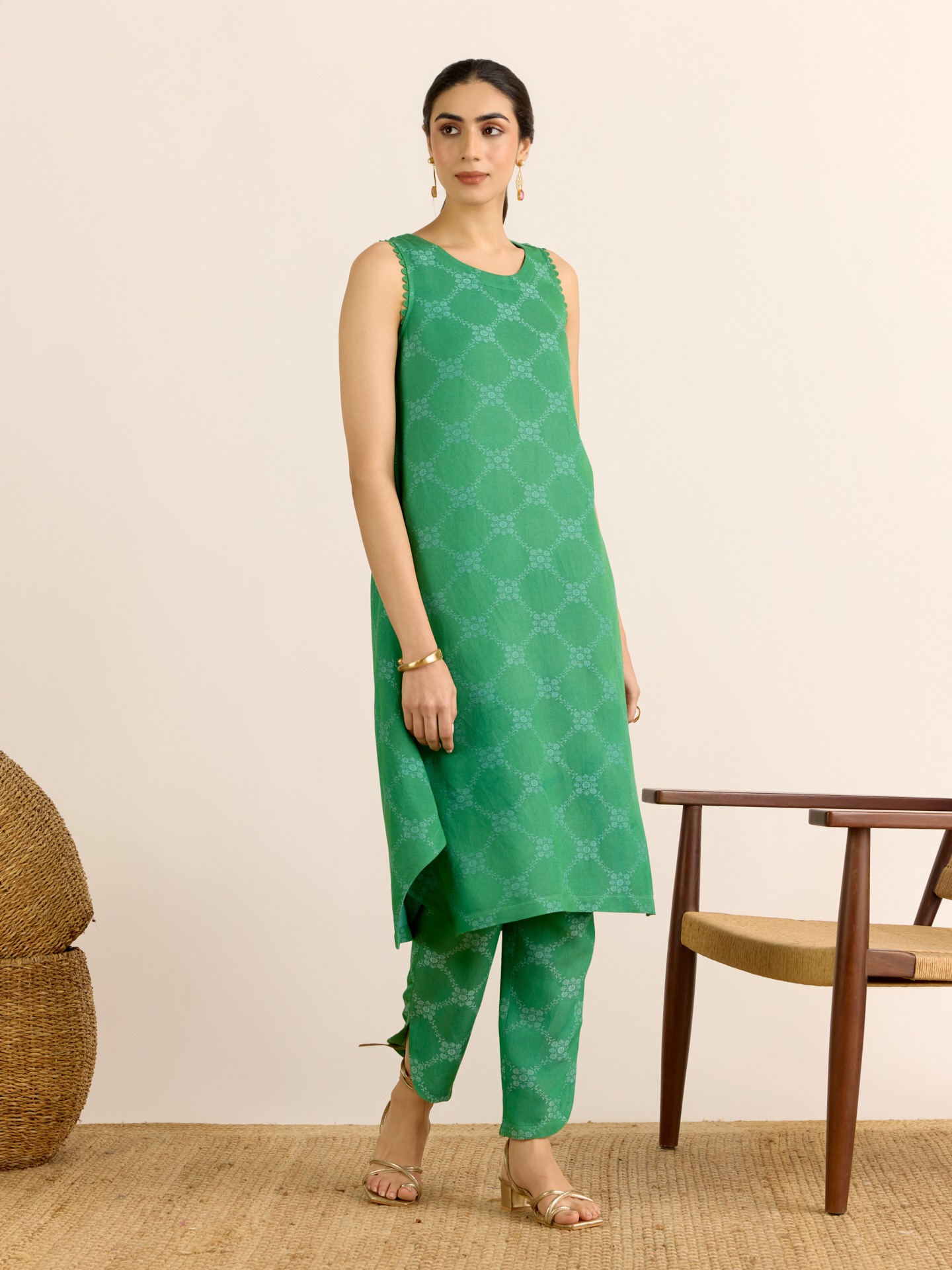 Pine Green Arisha Solid
 Kurta Set