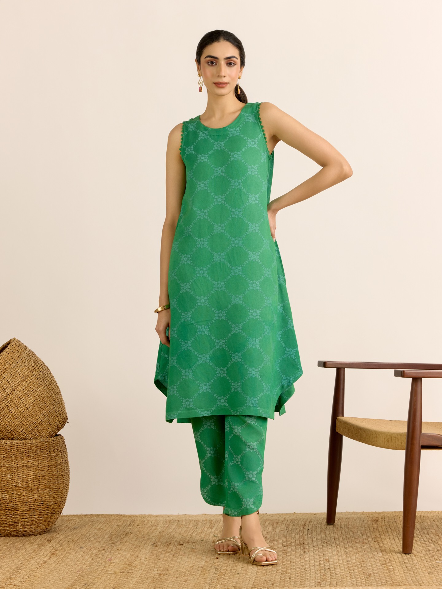 Pine Green Arisha Solid
 Kurta Set