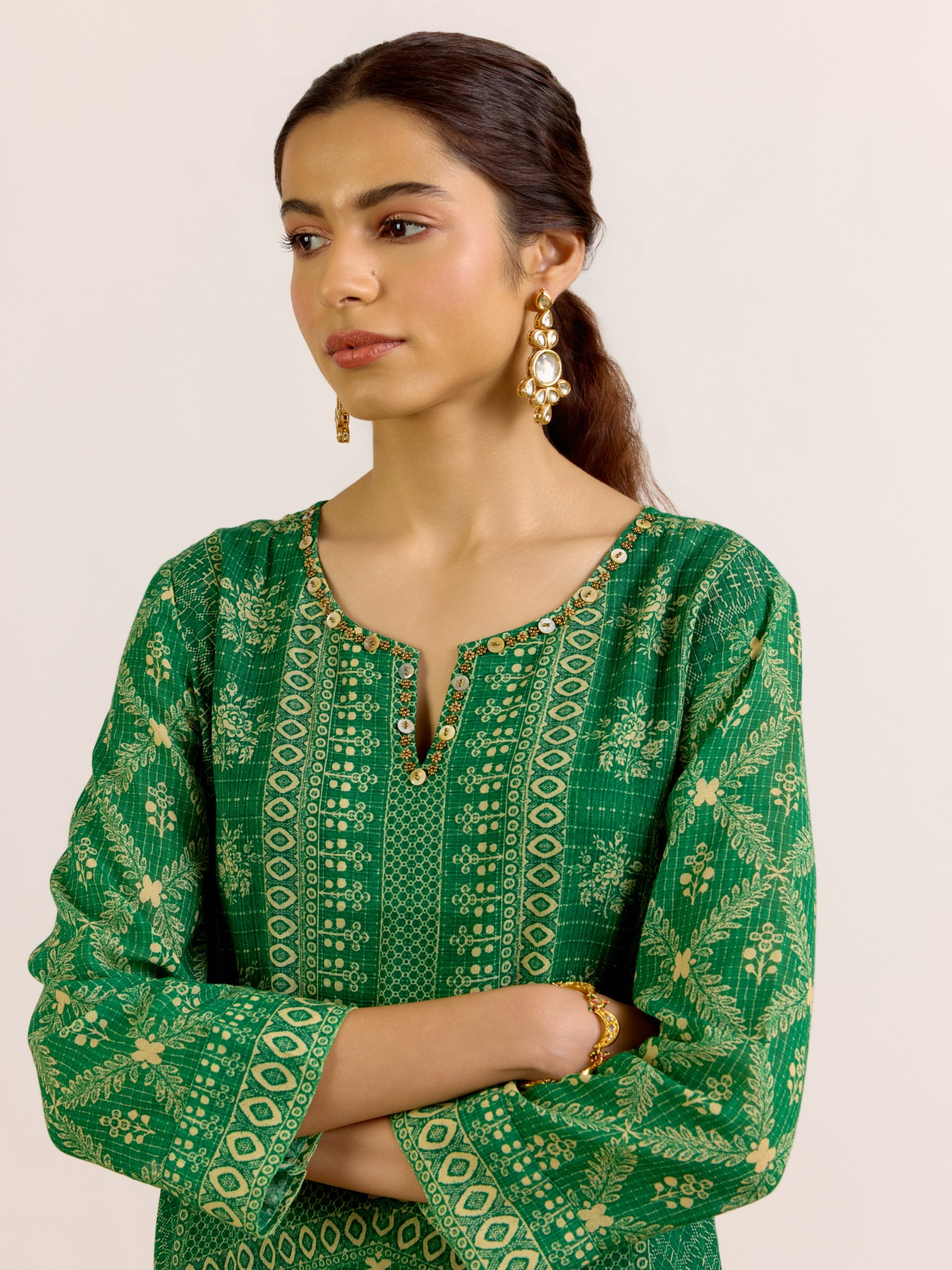 Emerald Aruni
 Suit Set