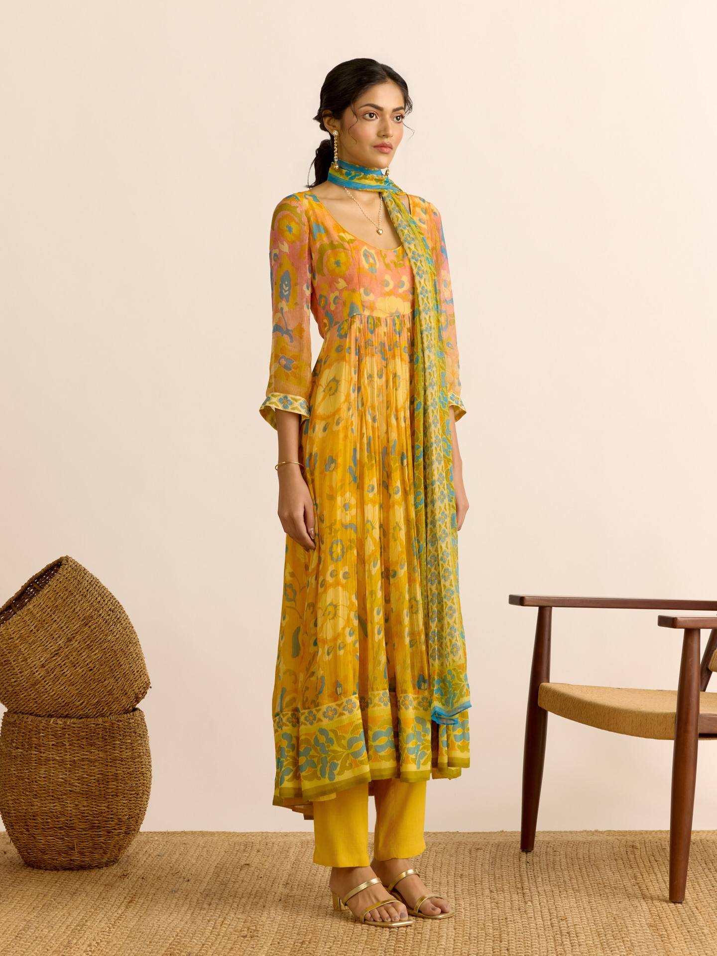 Sunflower Yellow Hannah

 Suit Set
