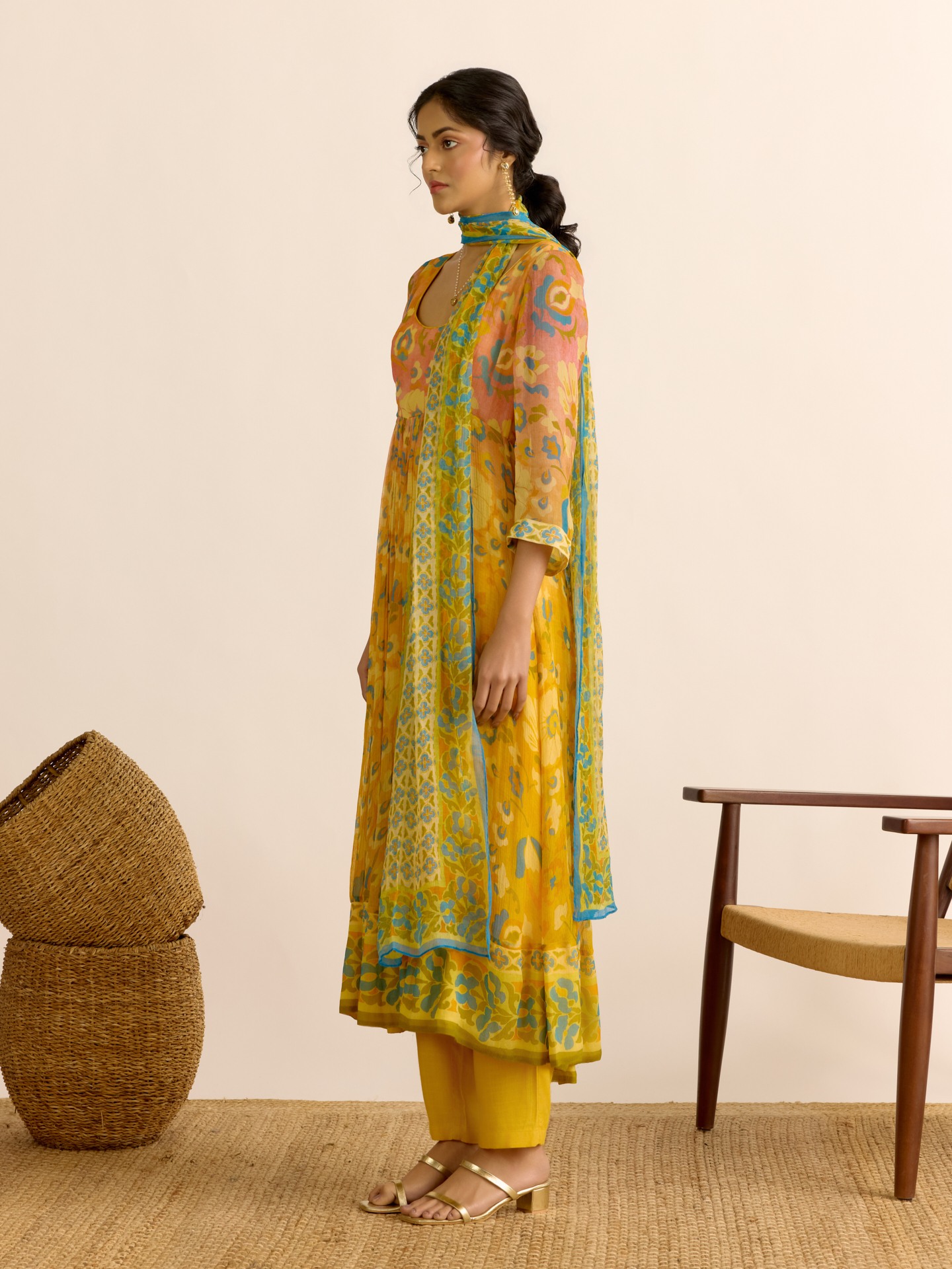 Sunflower Yellow Hannah

 Suit Set