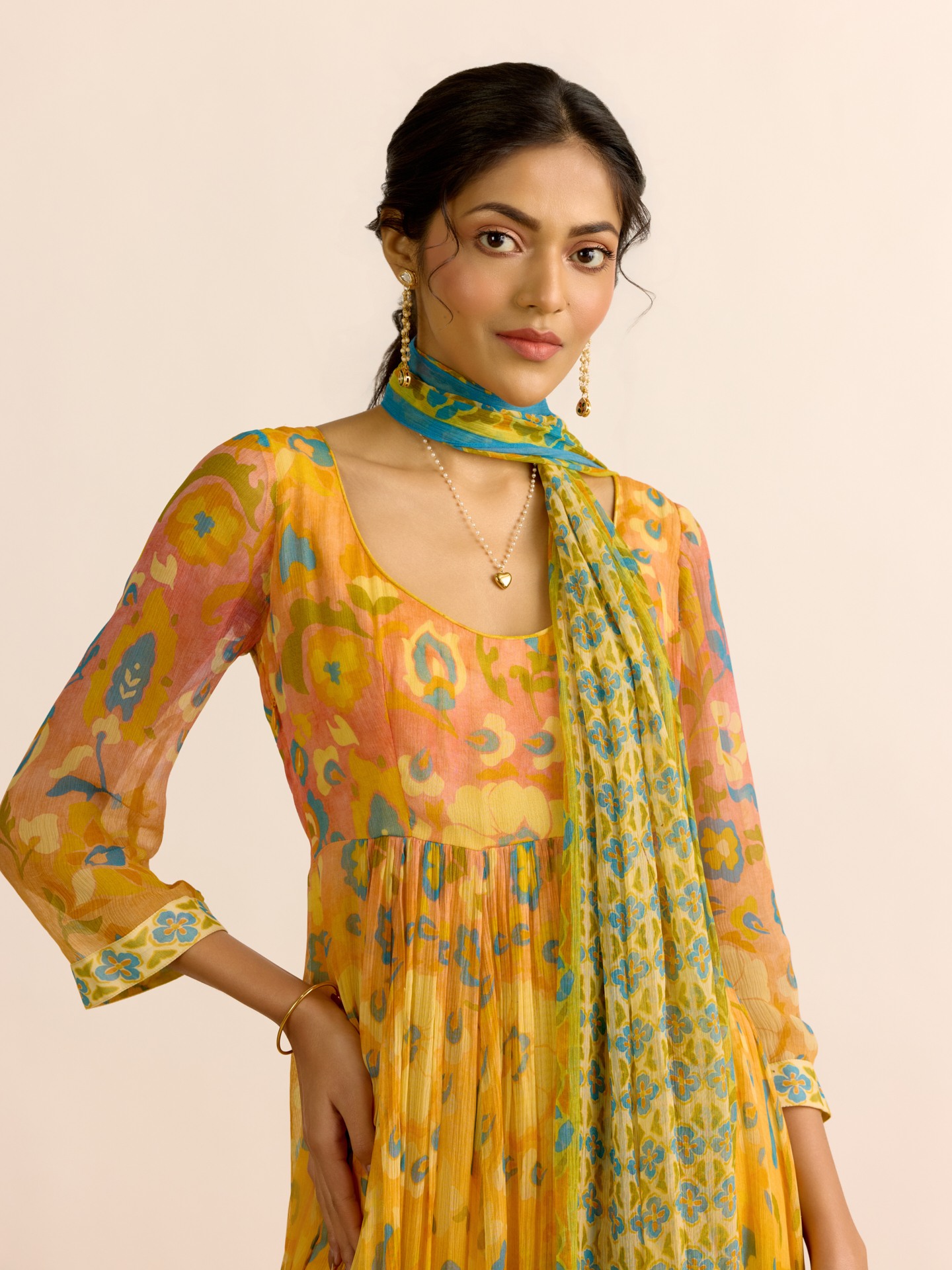 Sunflower Yellow Hannah

 Suit Set
