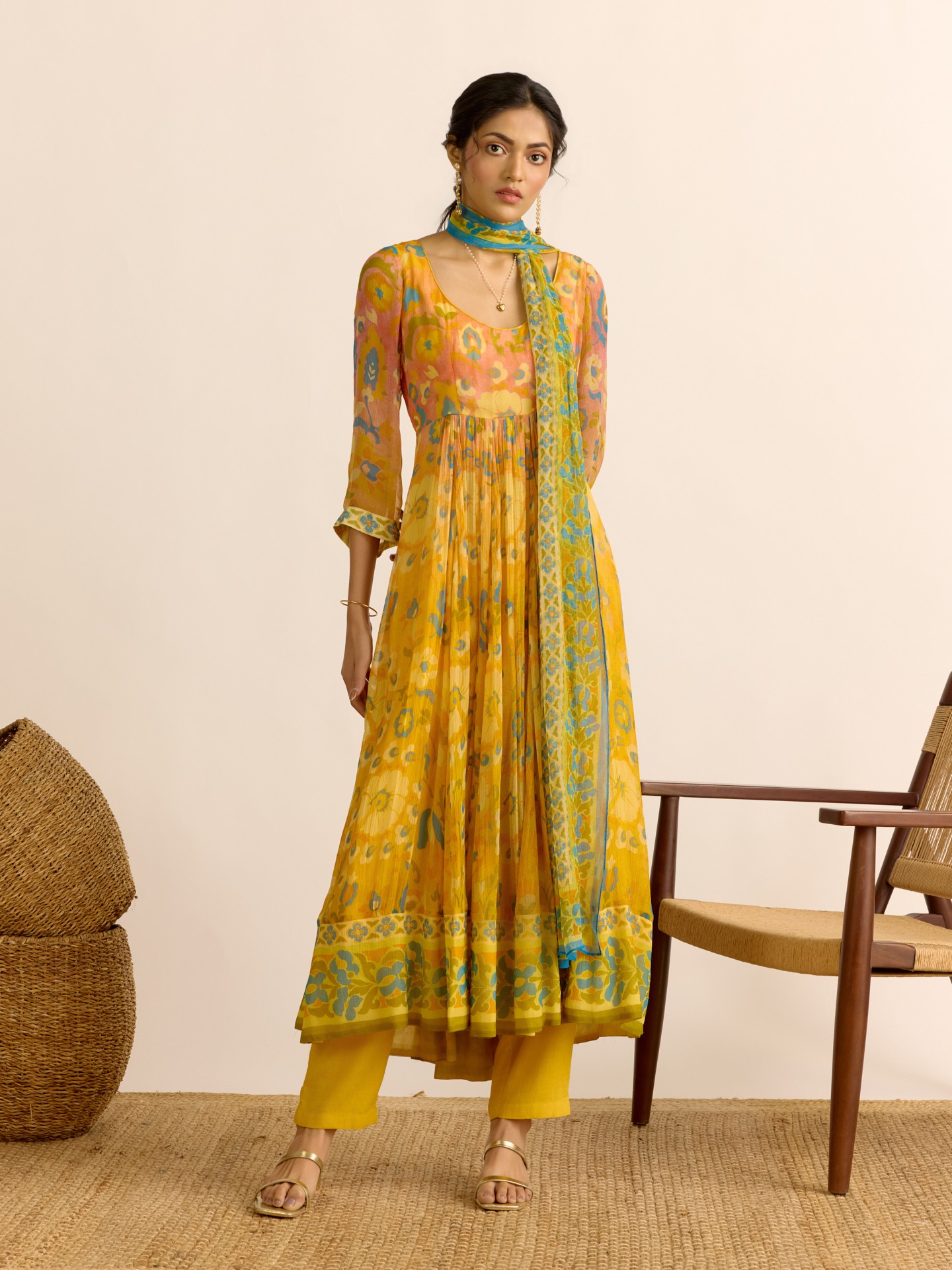 Sunflower Yellow Hannah

 Suit Set