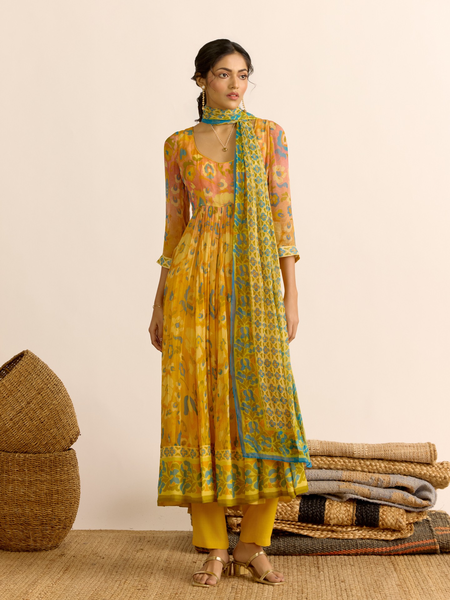 Sunflower Yellow Hannah

 Suit Set