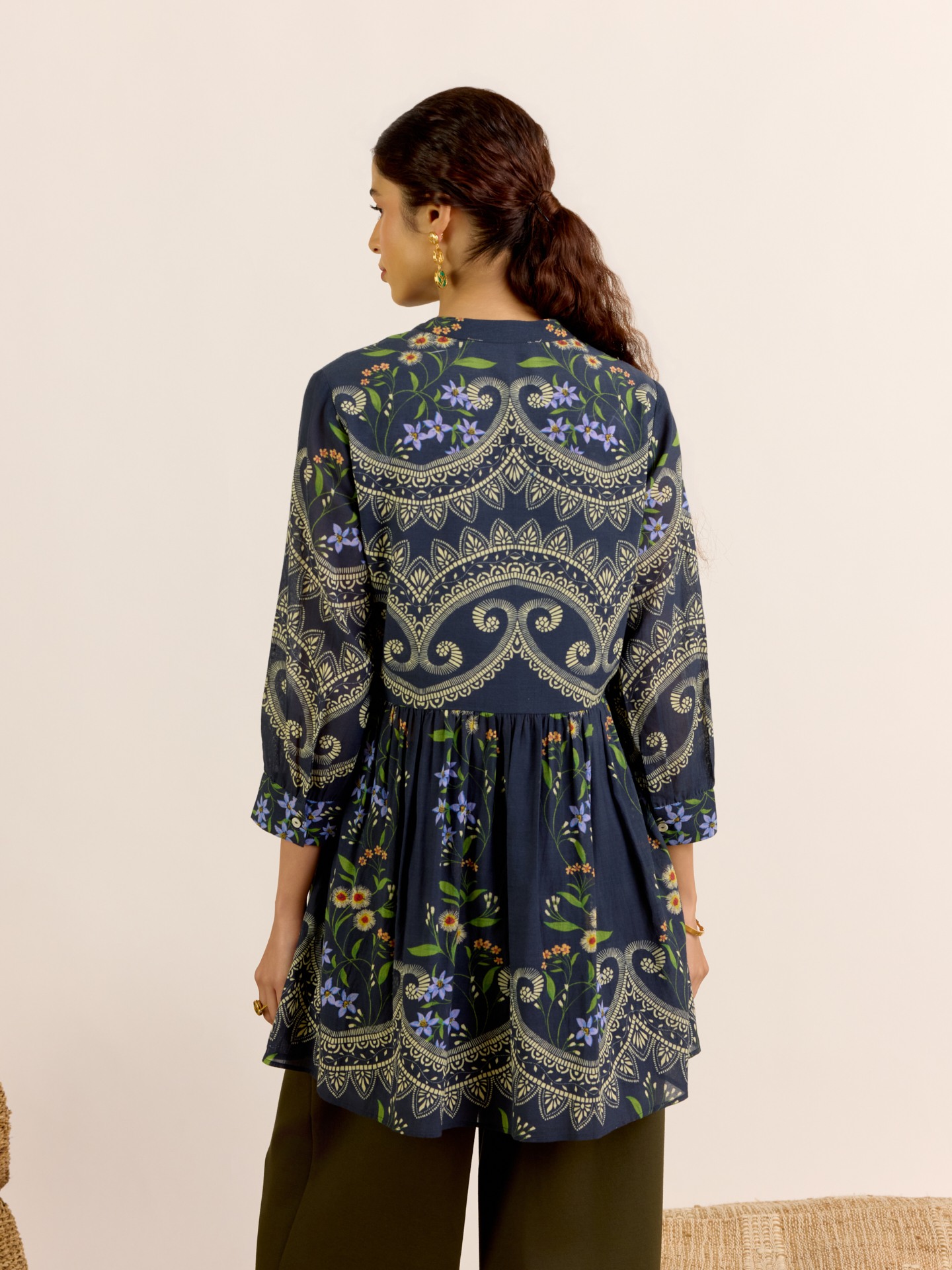 Black Sophia
 Kurti