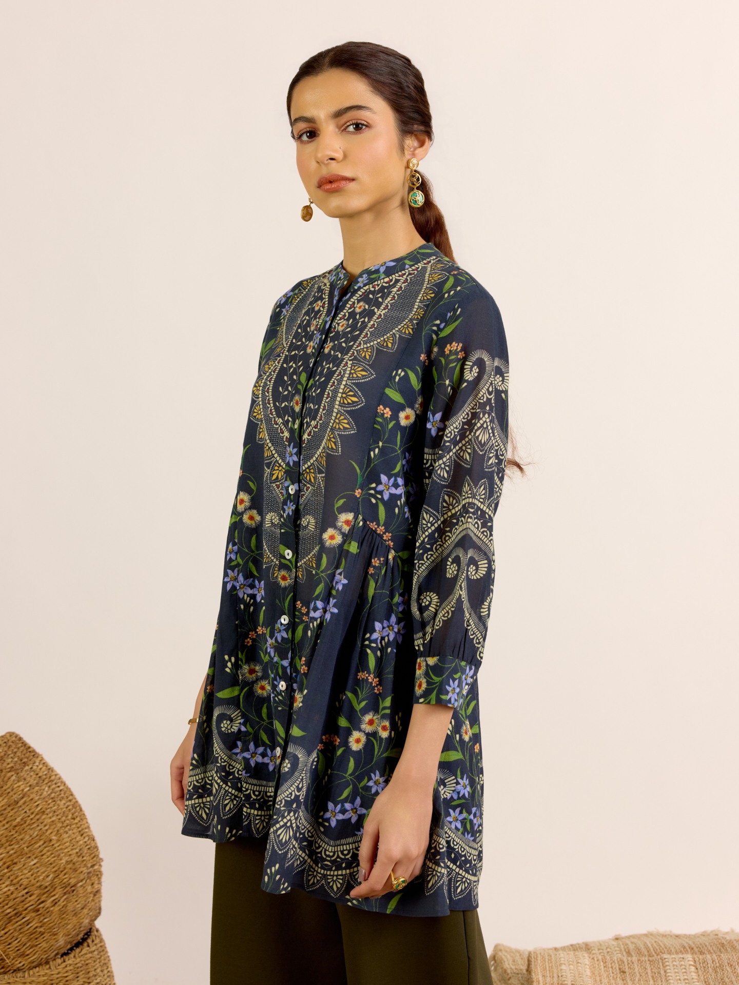Black Sophia
 Kurti