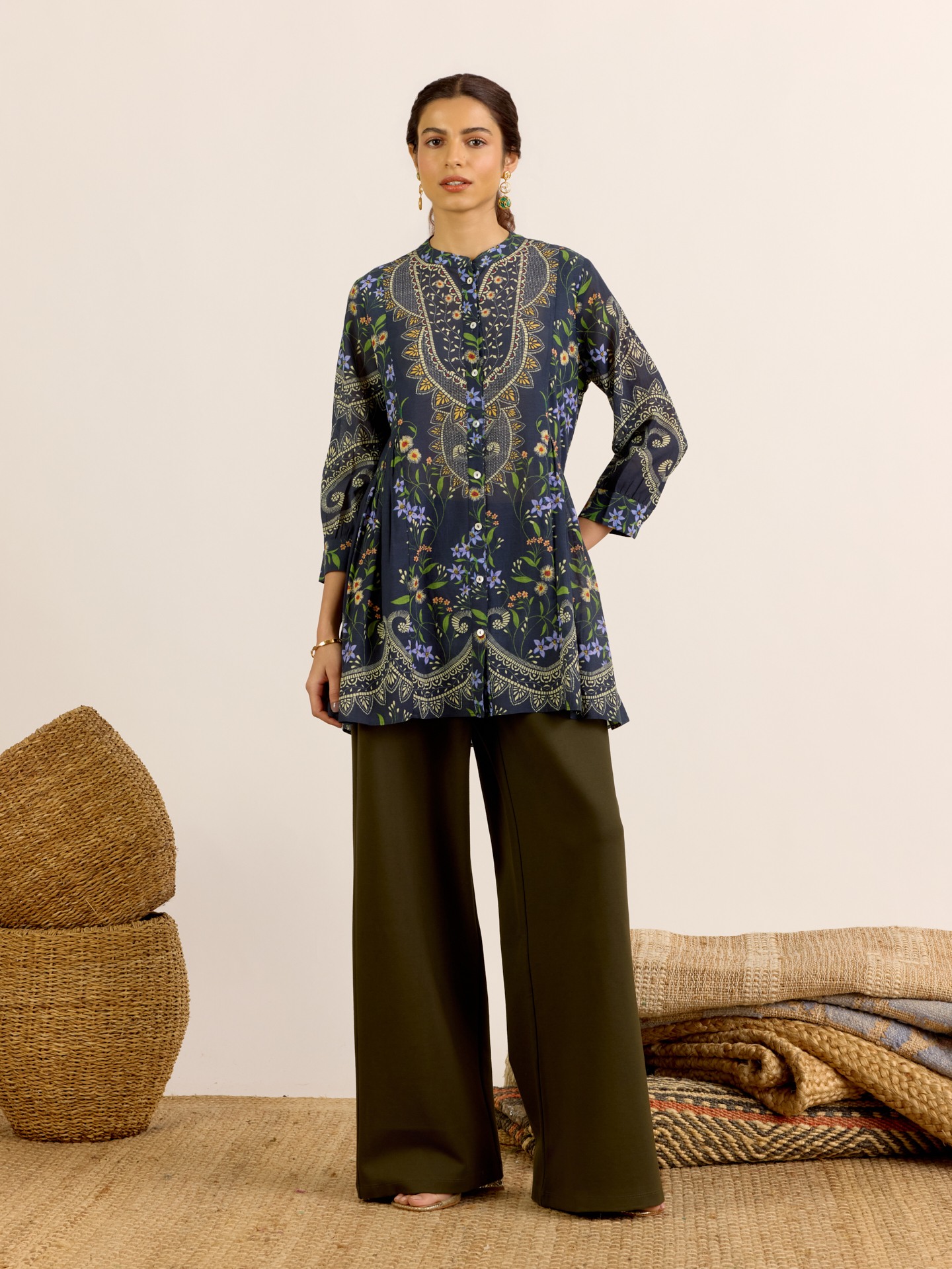 Black Sophia
 Kurti