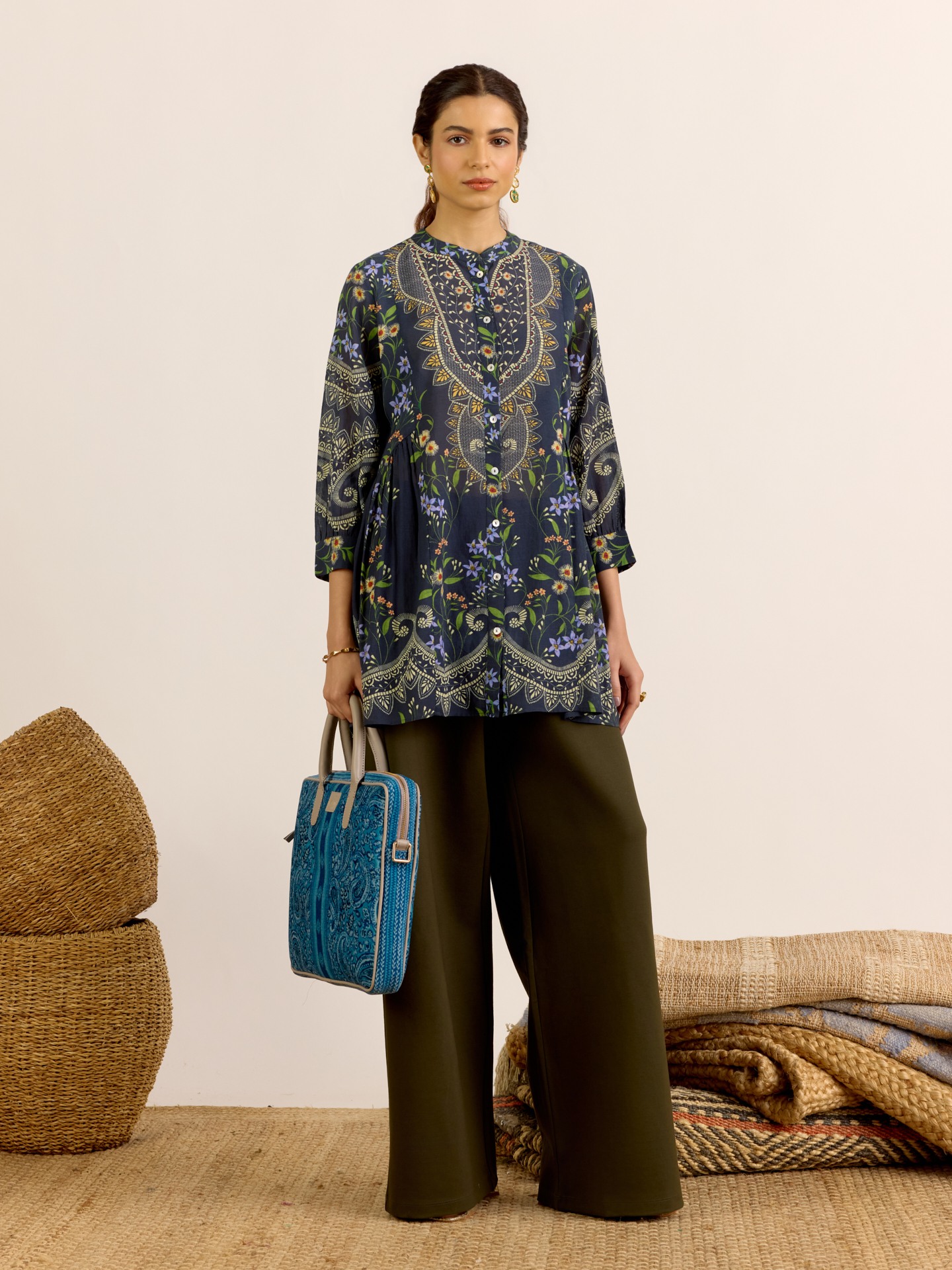 Black Sophia
 Kurti