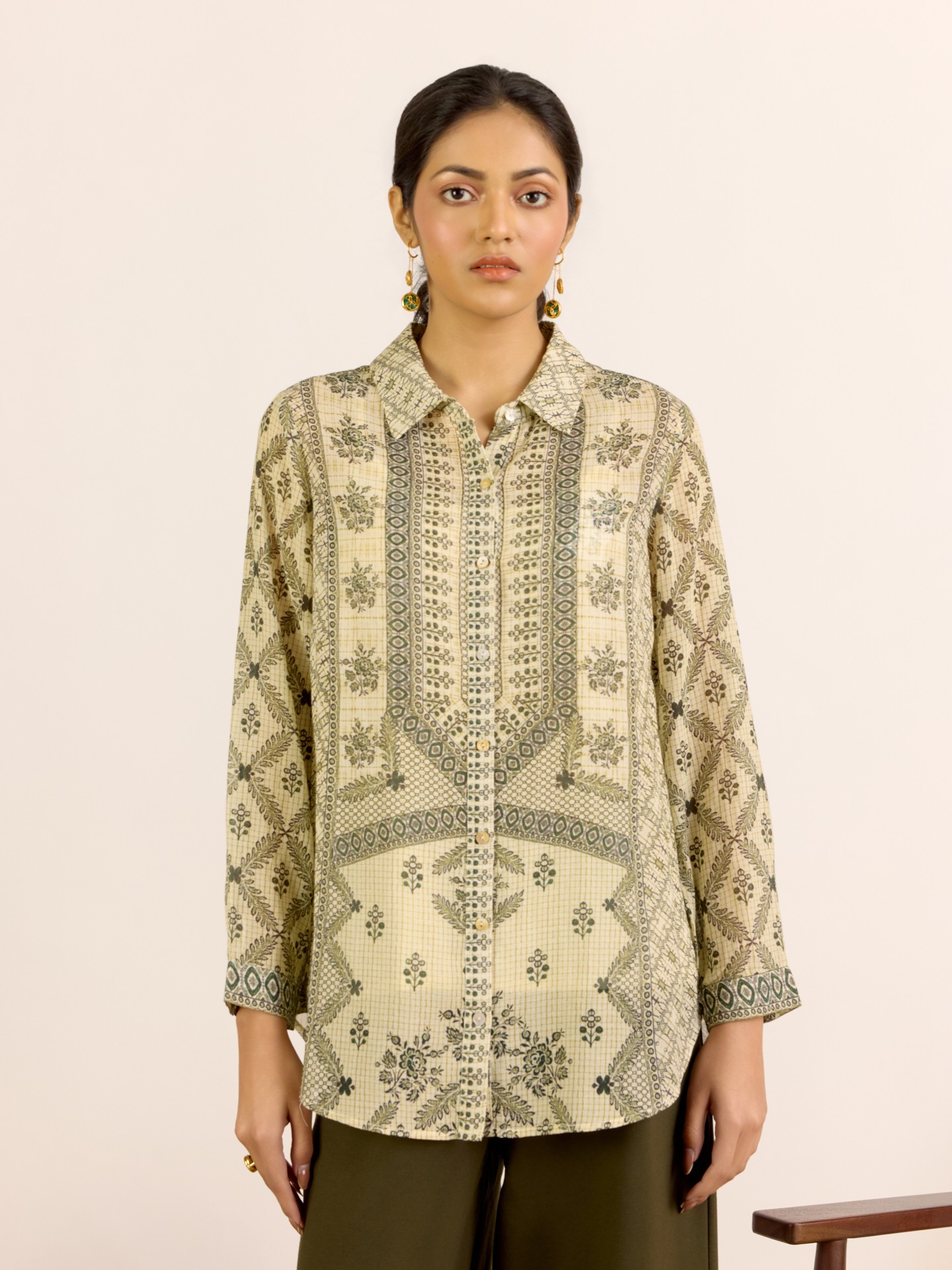 Ecru Aruni
 Shirt