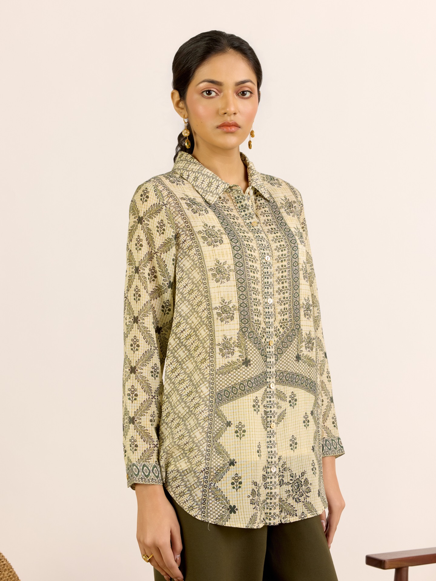 Ecru Aruni
 Shirt