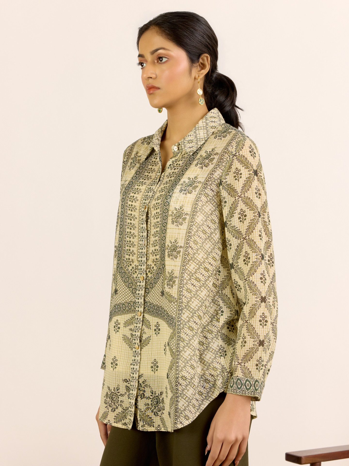 Ecru Aruni
 Shirt