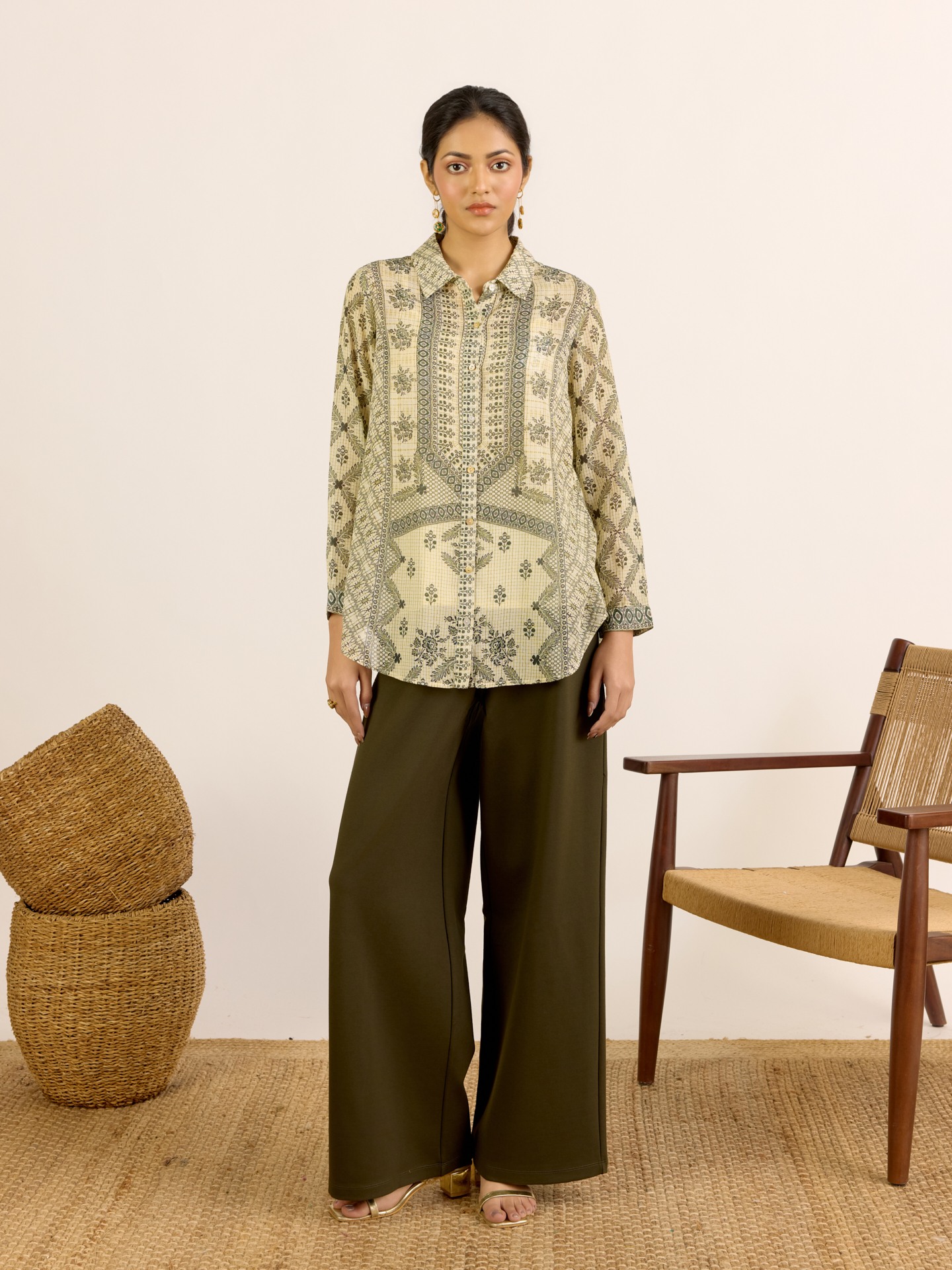 Ecru Aruni
 Shirt