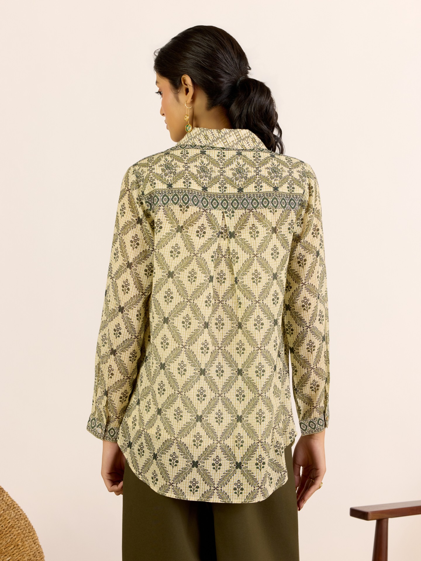 Ecru Aruni
 Shirt