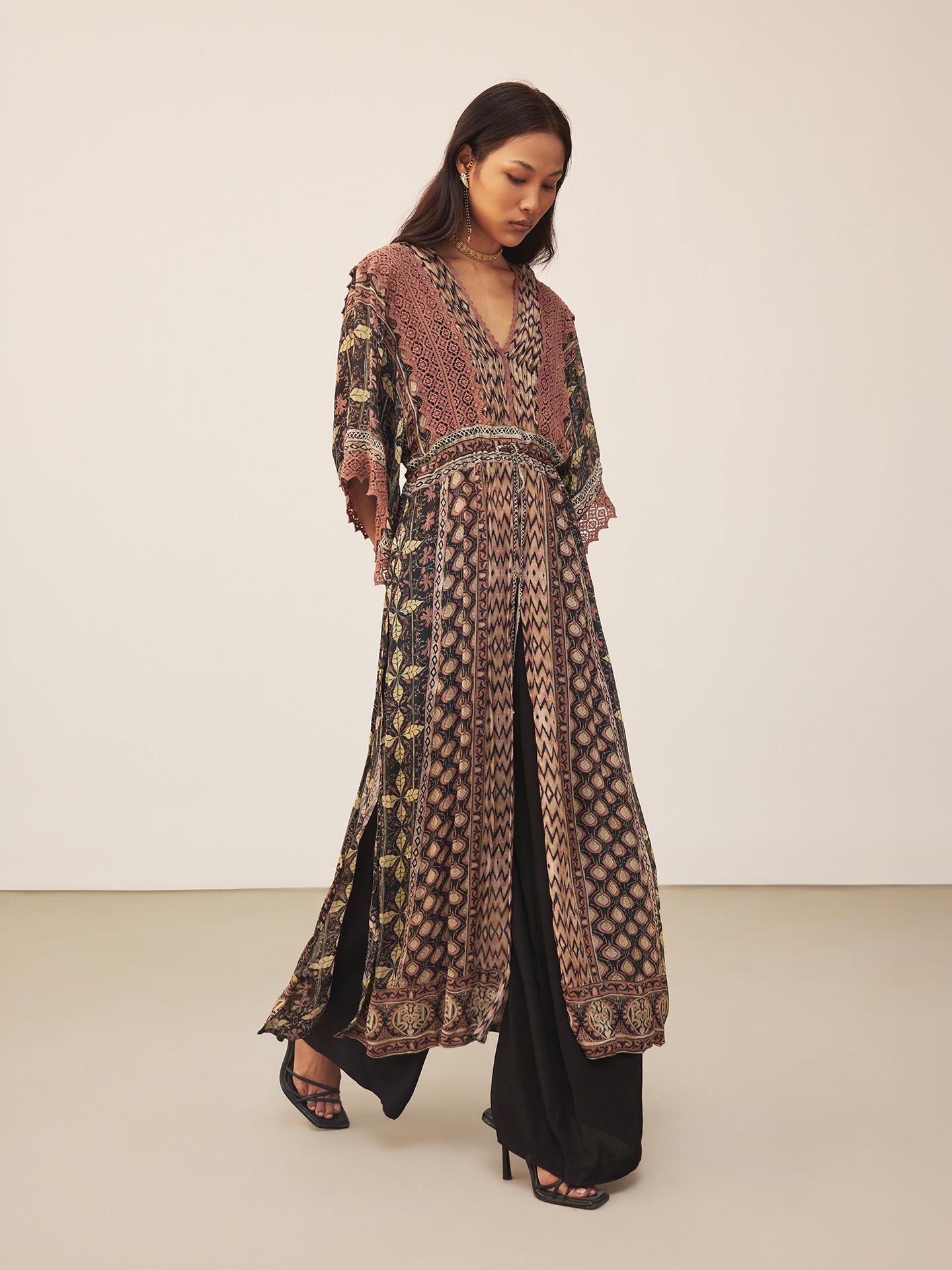 Black Zunairaa Cape Set