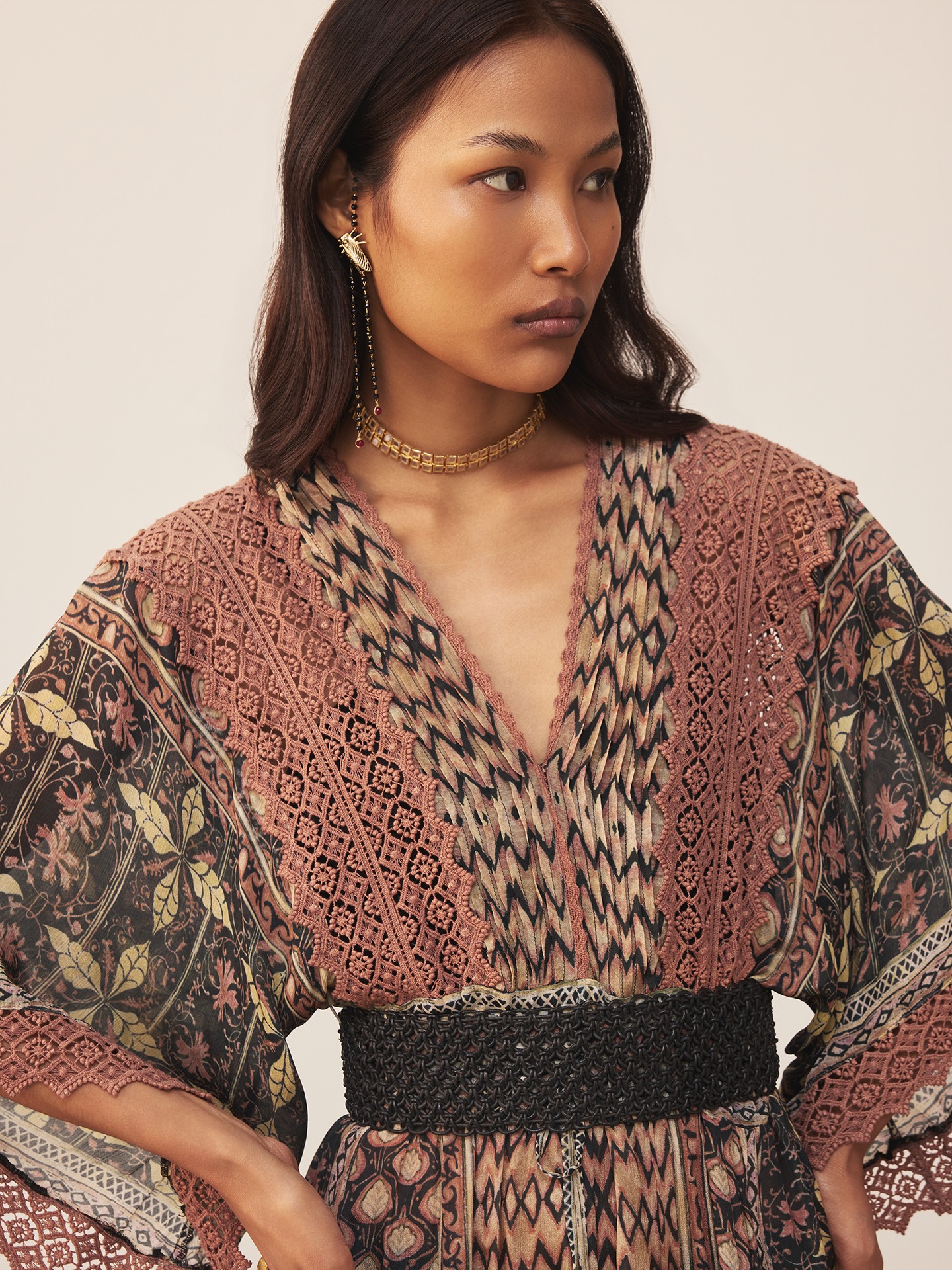 Black Zunairaa Cape Set