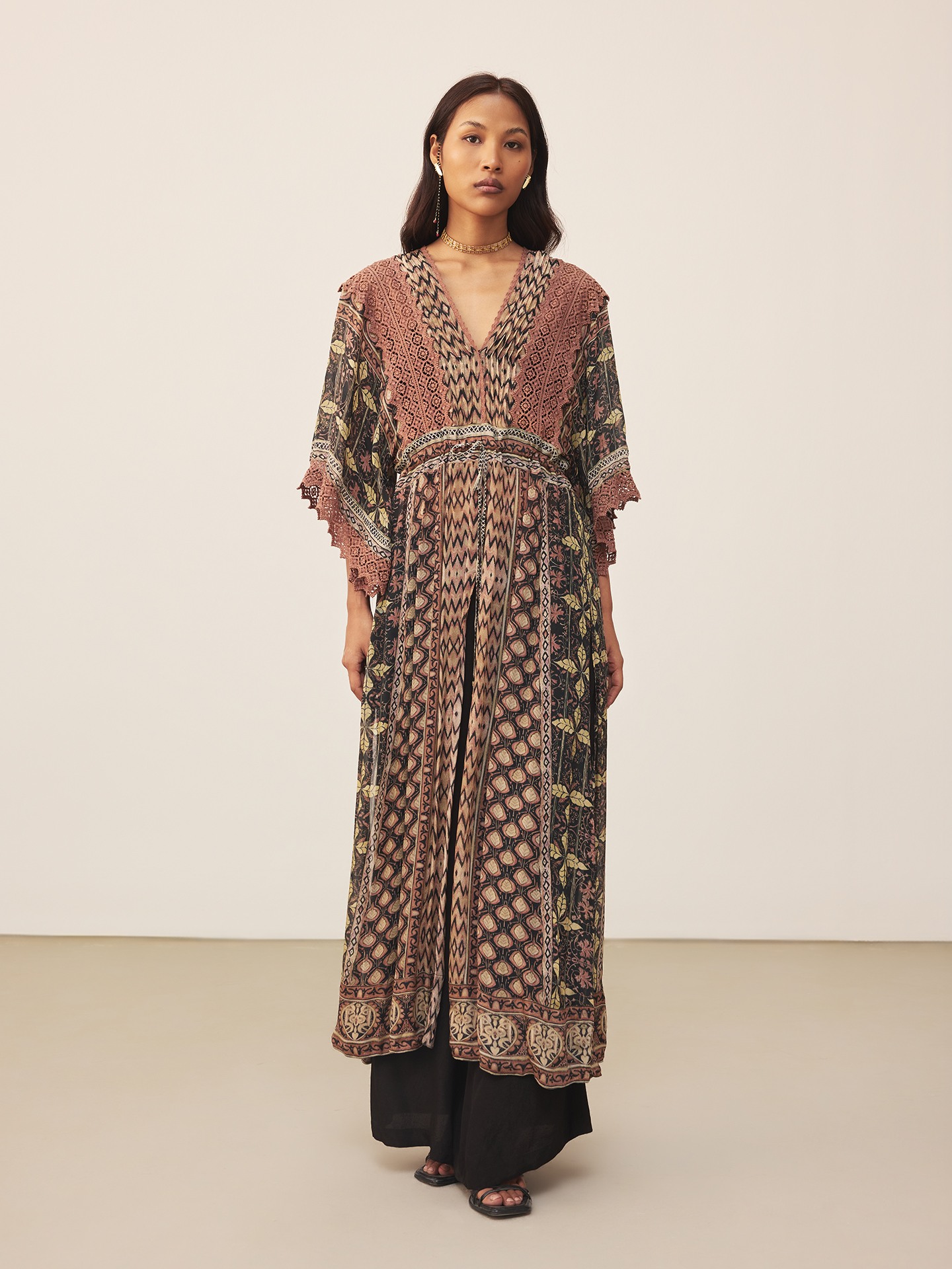 Black Zunairaa Cape Set