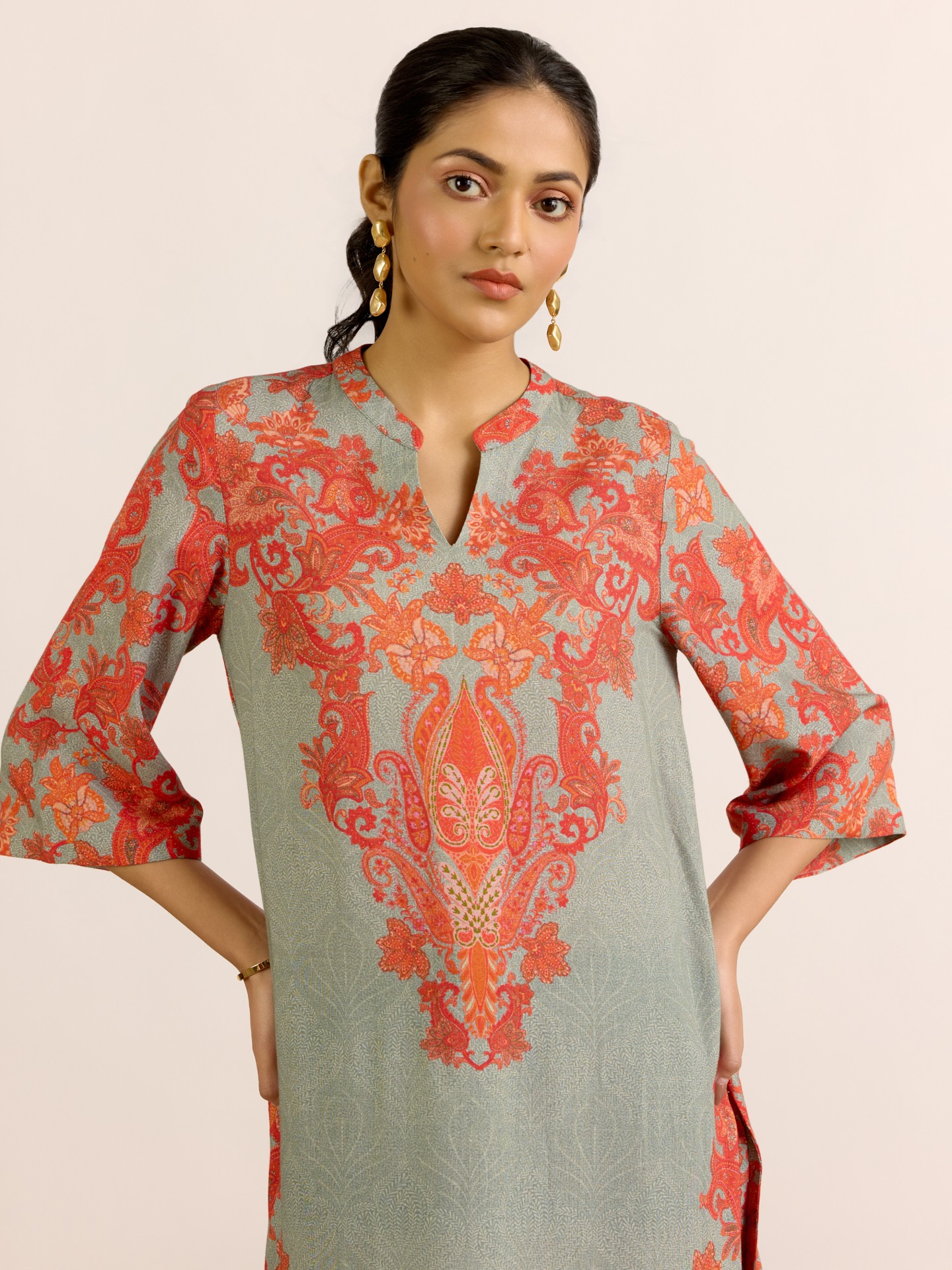 Grey Pia
 Kurta