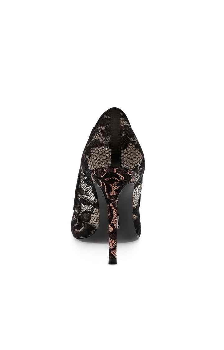 Evelyn-L Black Pumps