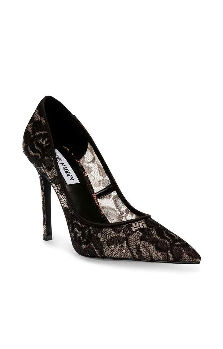 Evelyn-L Black Pumps