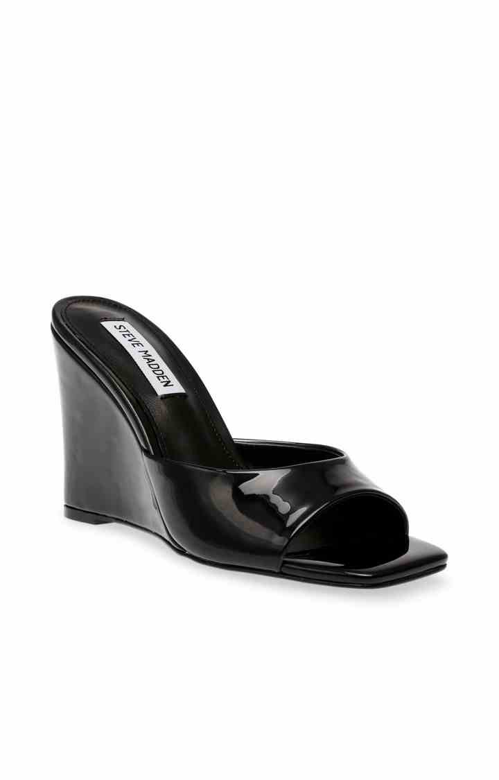 Evoke Black Wedges