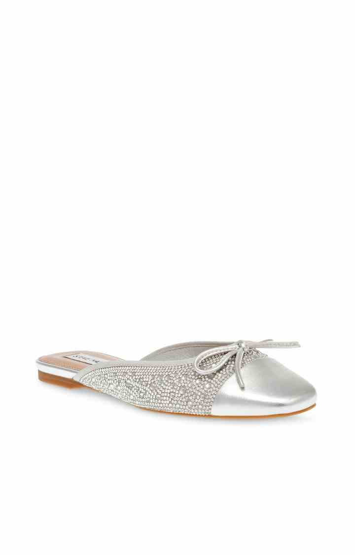 Nella-R Silver Closed Flats & Ballerinas
