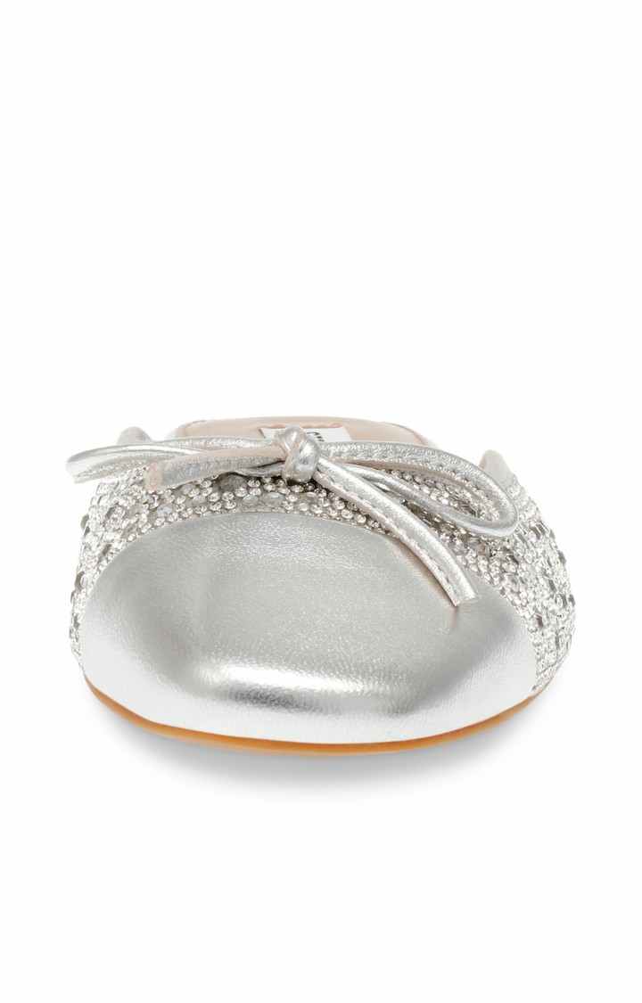 Nella-R Silver Closed Flats & Ballerinas