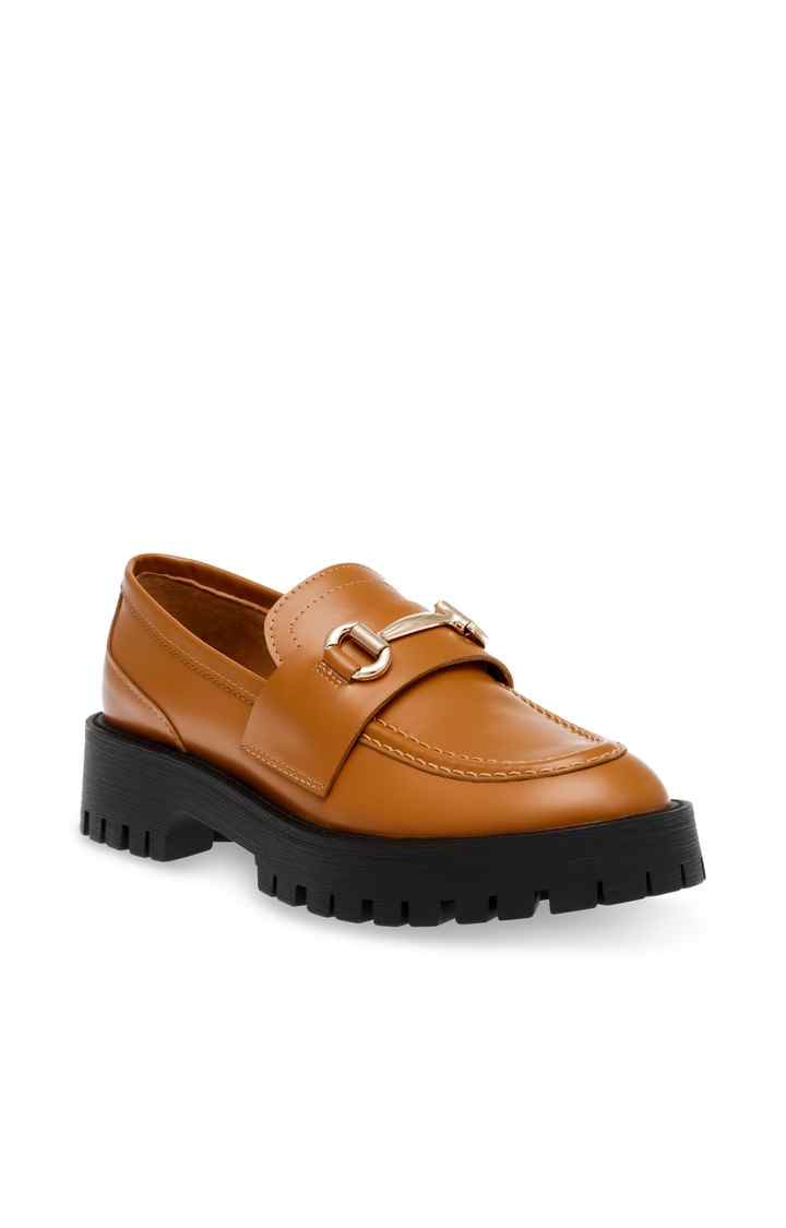 Lando-Cn Tan Closed Flats & Ballerinas