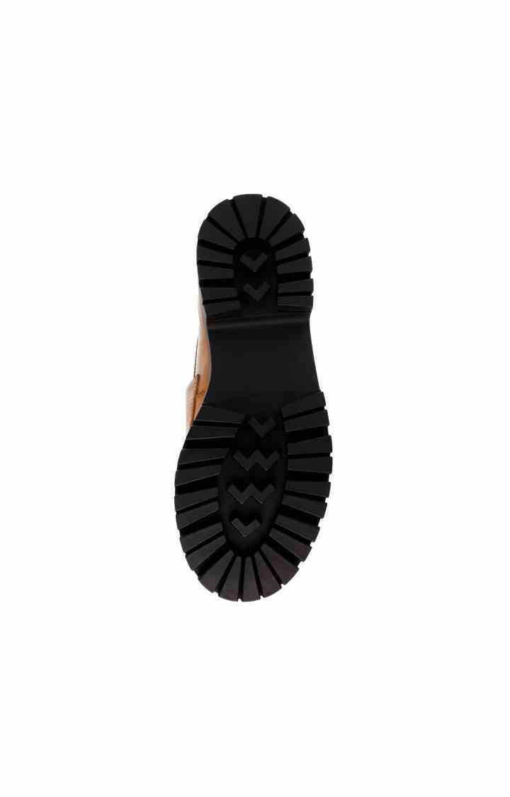 Lando-Cn Tan Closed Flats & Ballerinas