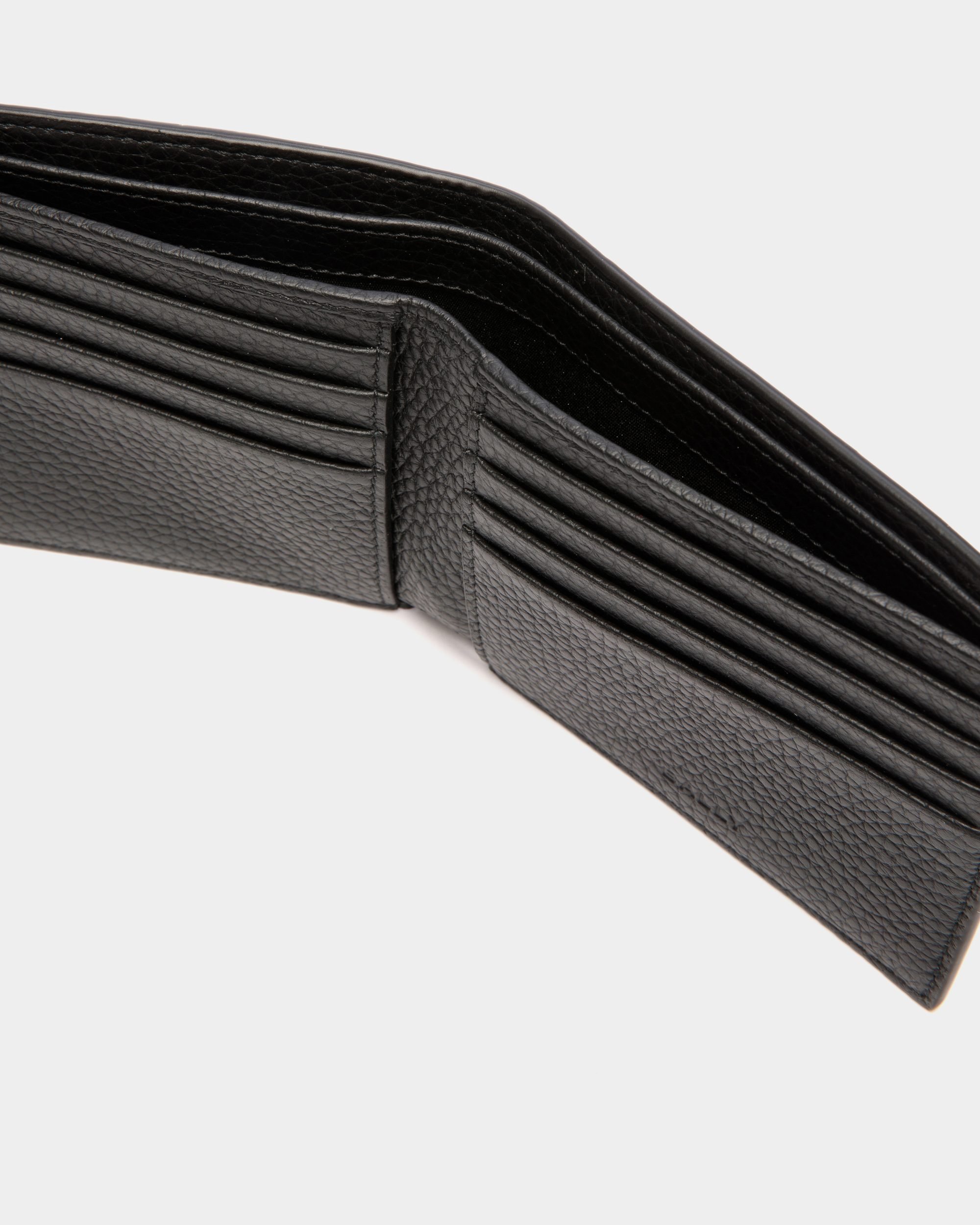 Ribbon Bifold Wallet In Black Grained Leather